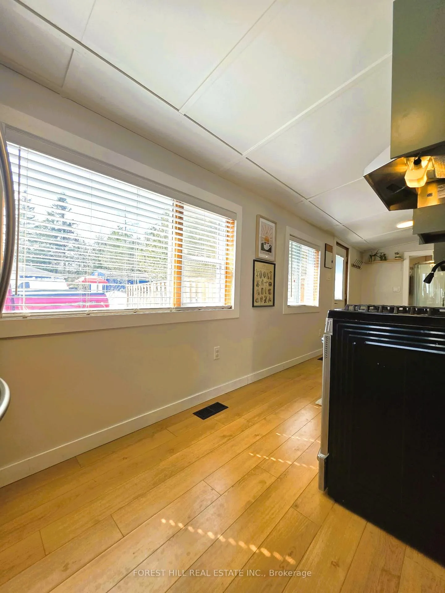 Photo 6 of 2224 Lakeshore Road E, Oro-Medonte, Hawkestone — HOMEH
