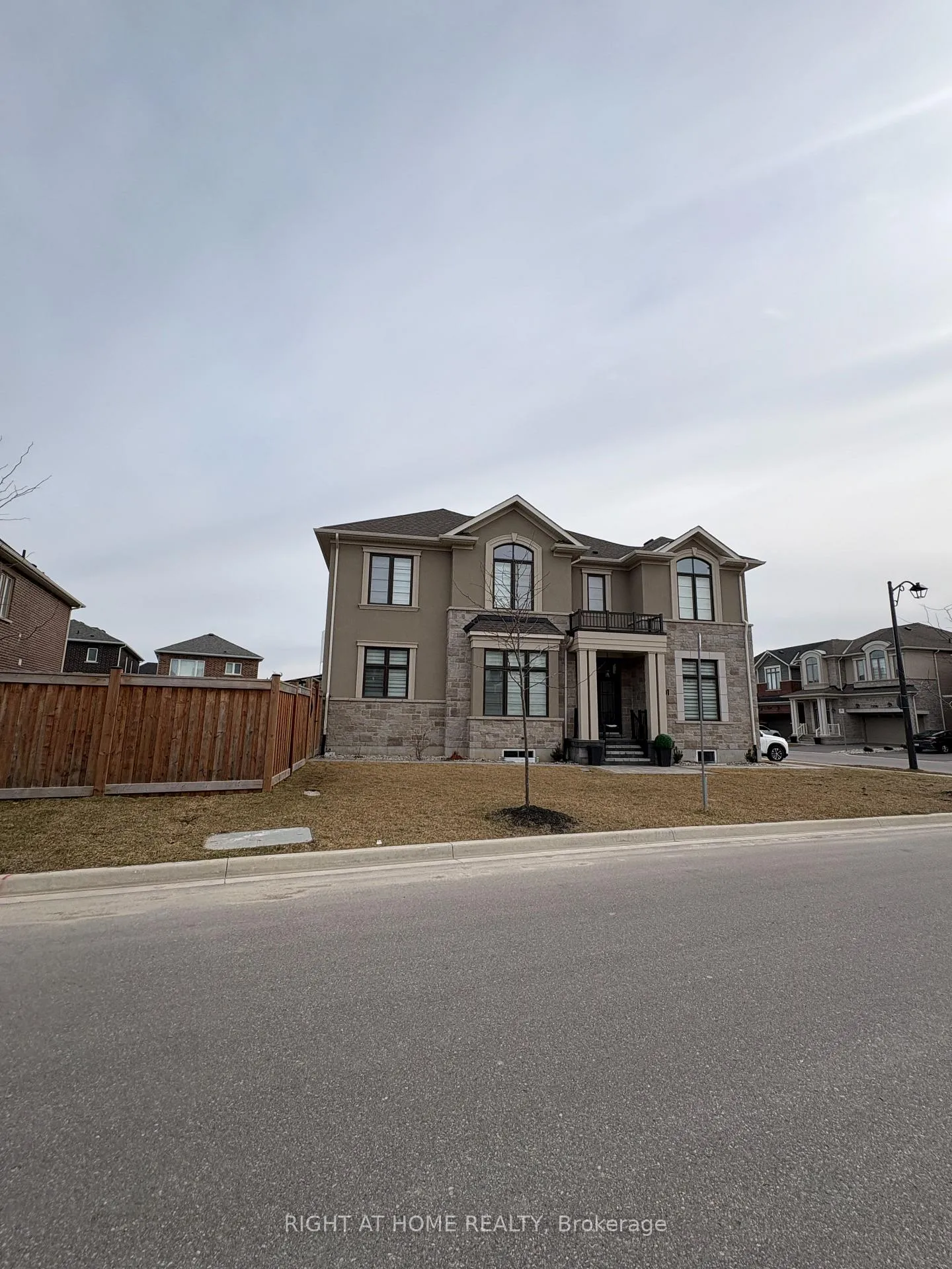 Photo 1 of 1501 Tamarck Point, Milton, Cobban — HOMEH