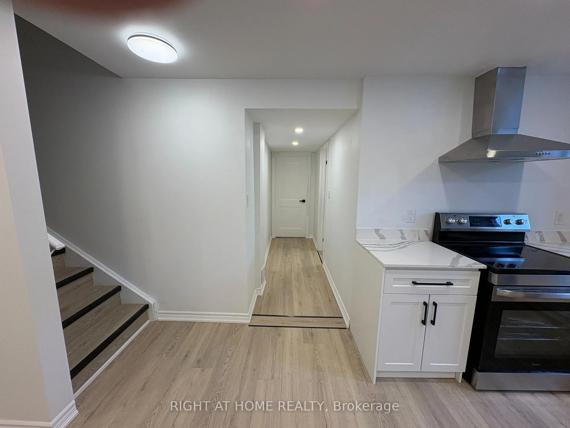 Photo 6 of 1501 Tamarck Point, Milton, Cobban — HOMEH