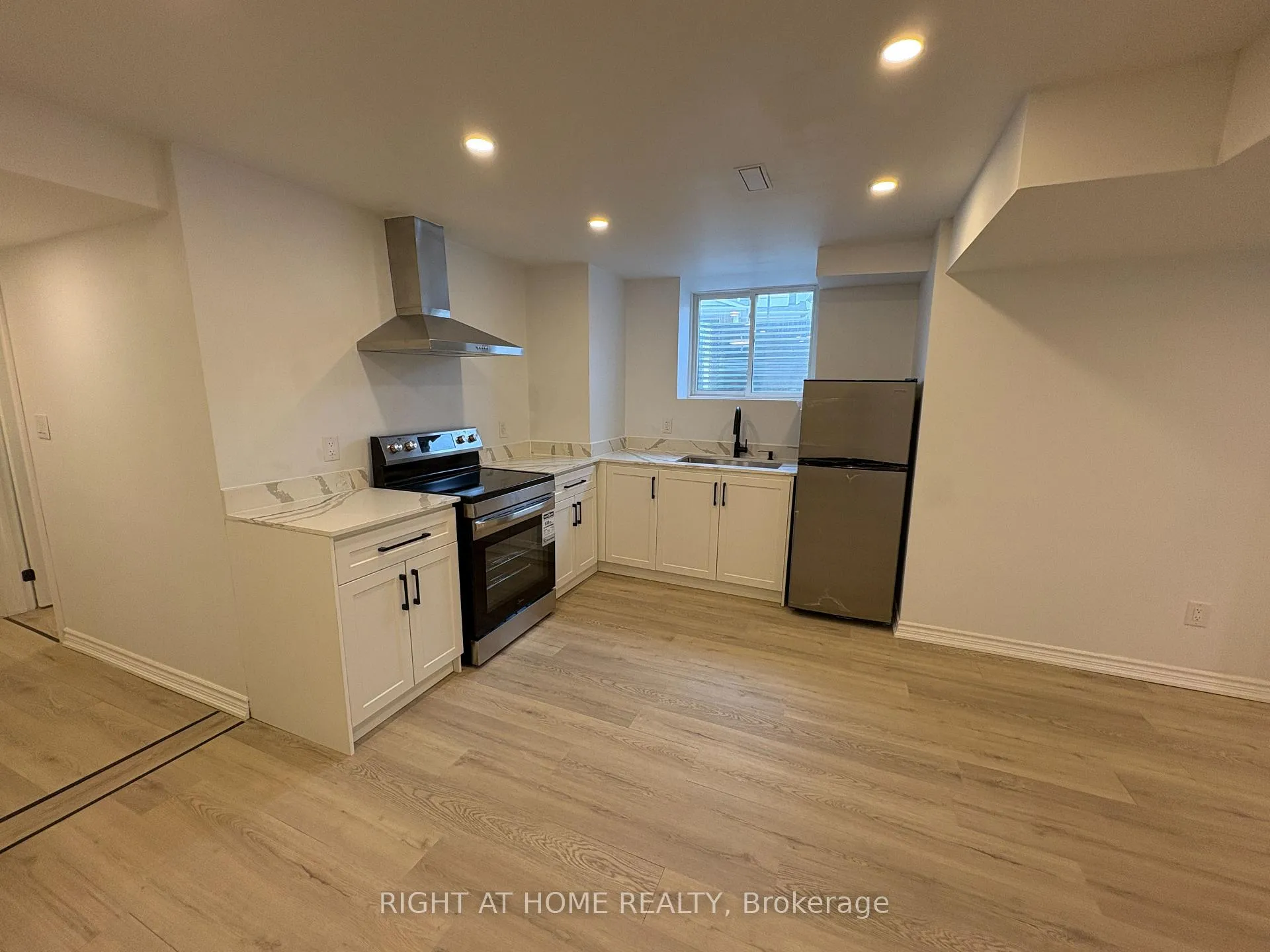 Photo 7 of 1501 Tamarck Point, Milton, Cobban — HOMEH