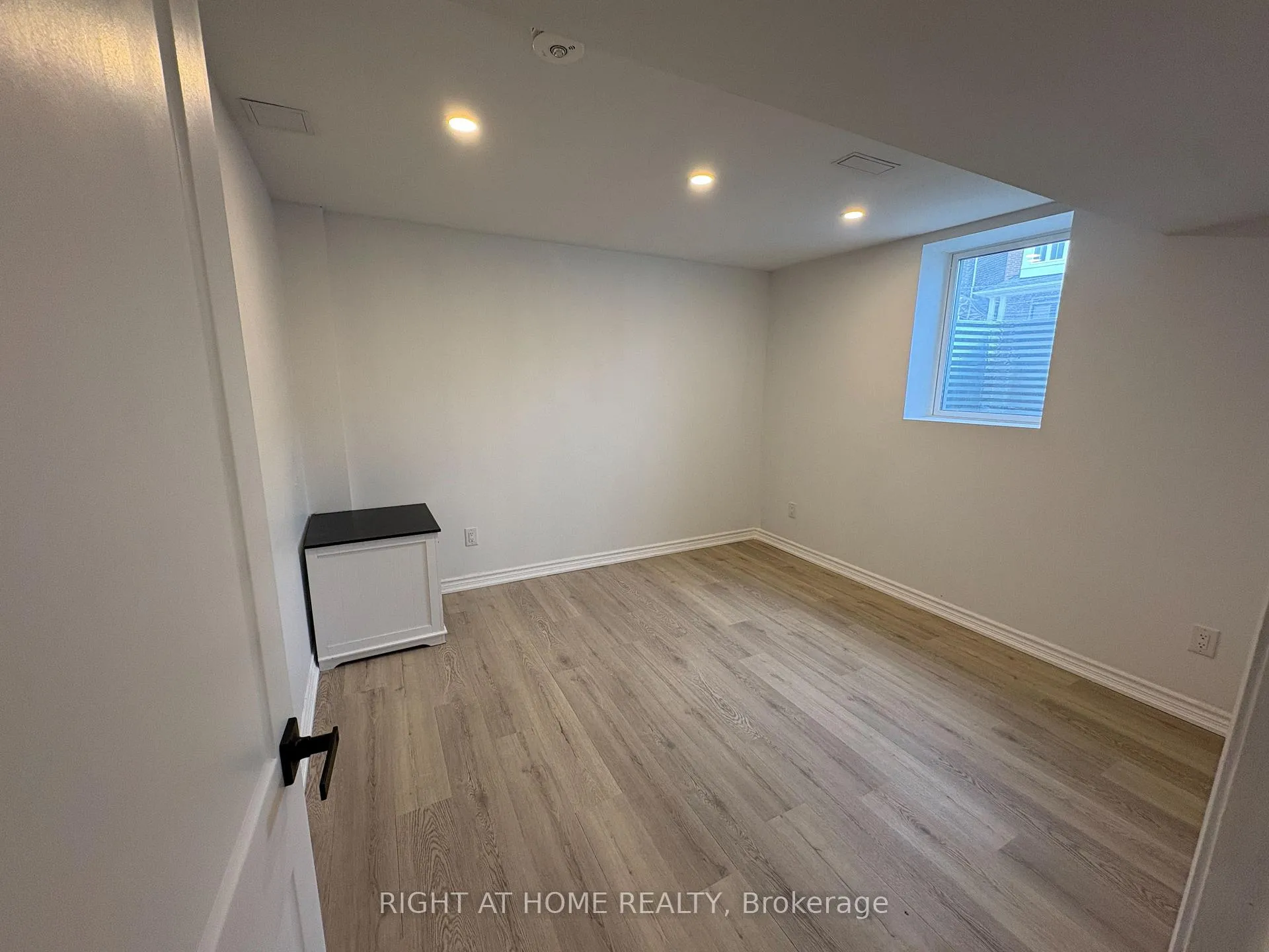 Photo 9 of 1501 Tamarck Point, Milton, Cobban — HOMEH