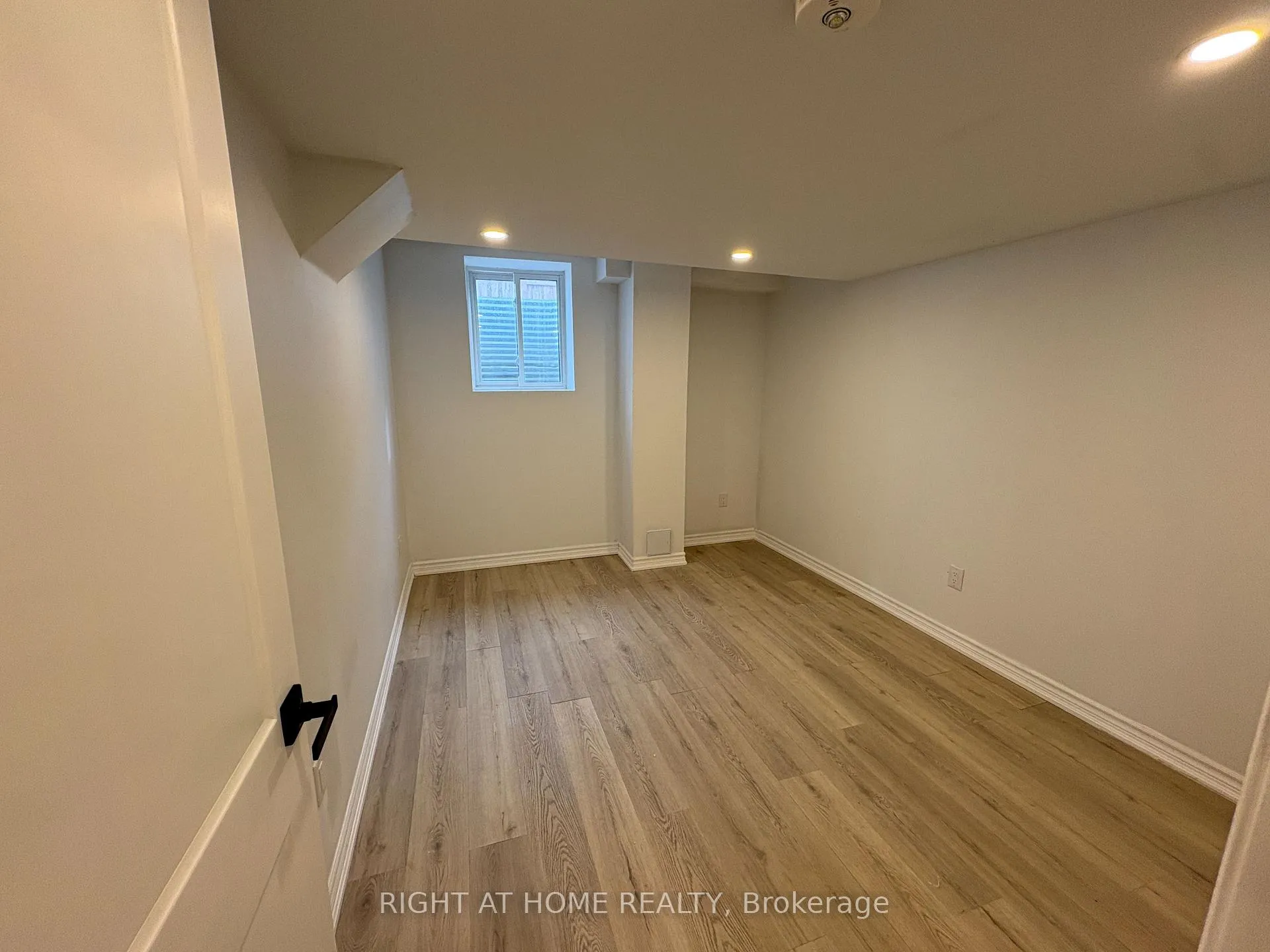 Photo 12 of 1501 Tamarck Point, Milton, Cobban — HOMEH