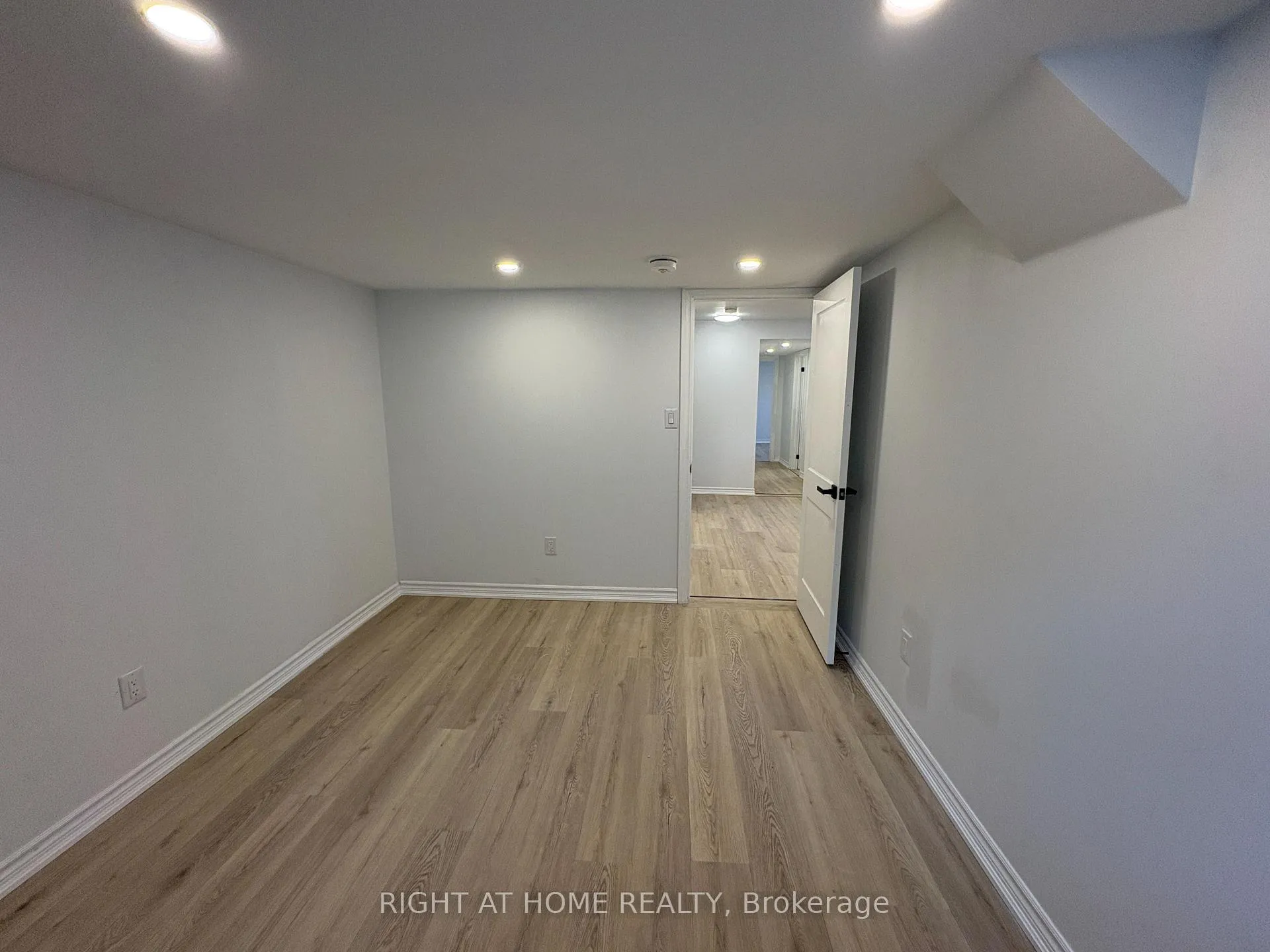 Photo 13 of 1501 Tamarck Point, Milton, Cobban — HOMEH