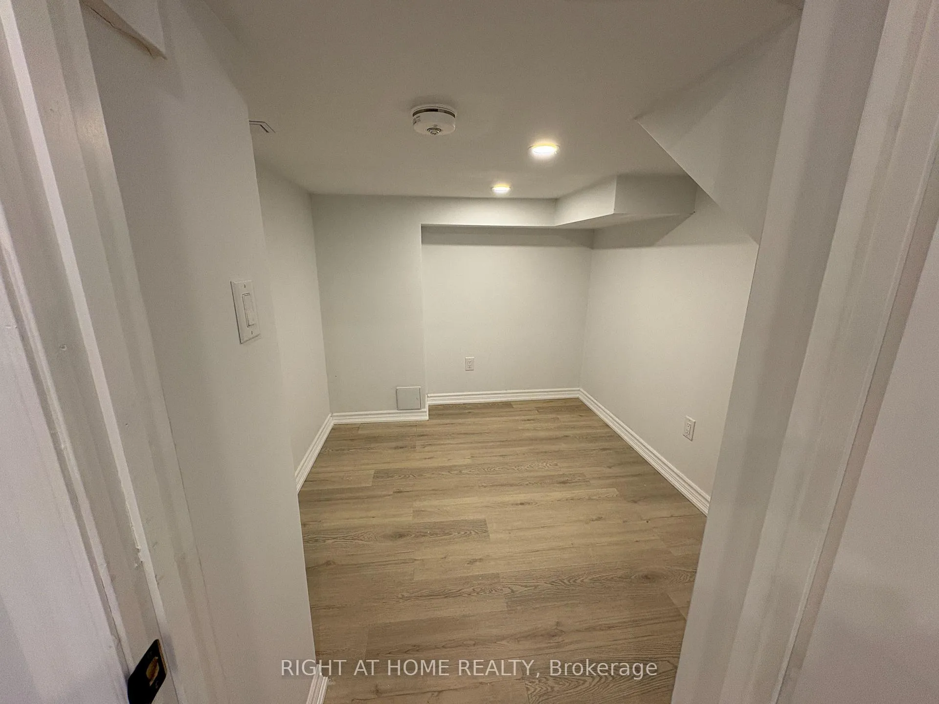Photo 14 of 1501 Tamarck Point, Milton, Cobban — HOMEH