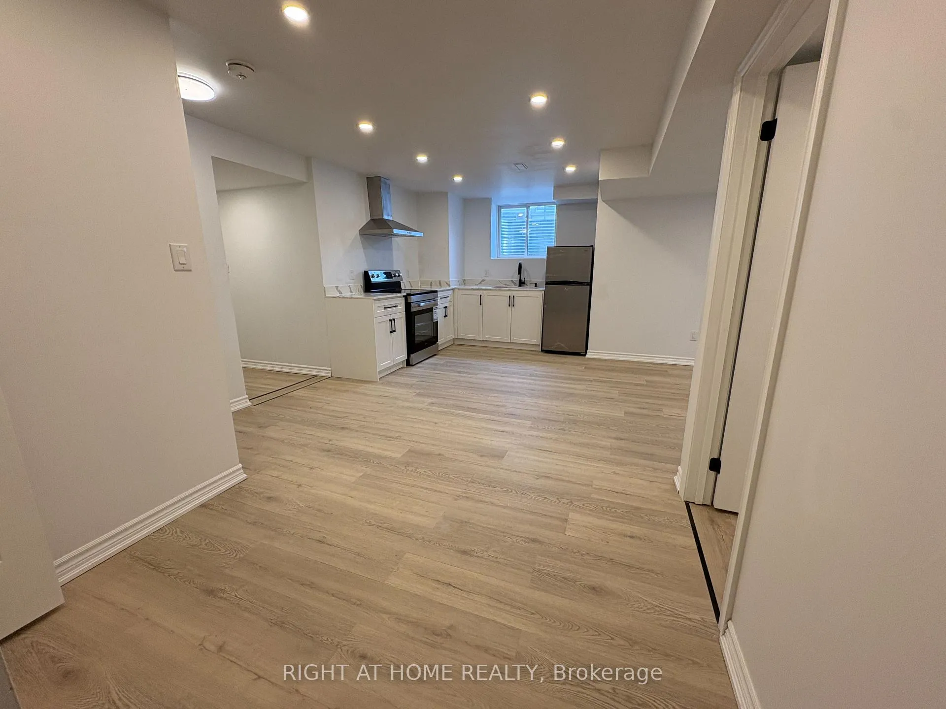 Photo 16 of 1501 Tamarck Point, Milton, Cobban — HOMEH