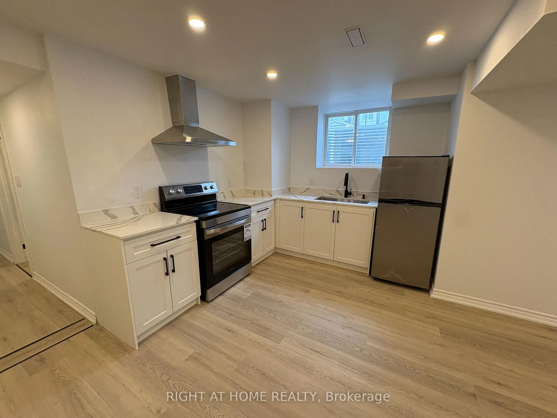 Photo 17 of 1501 Tamarck Point, Milton, Cobban — HOMEH