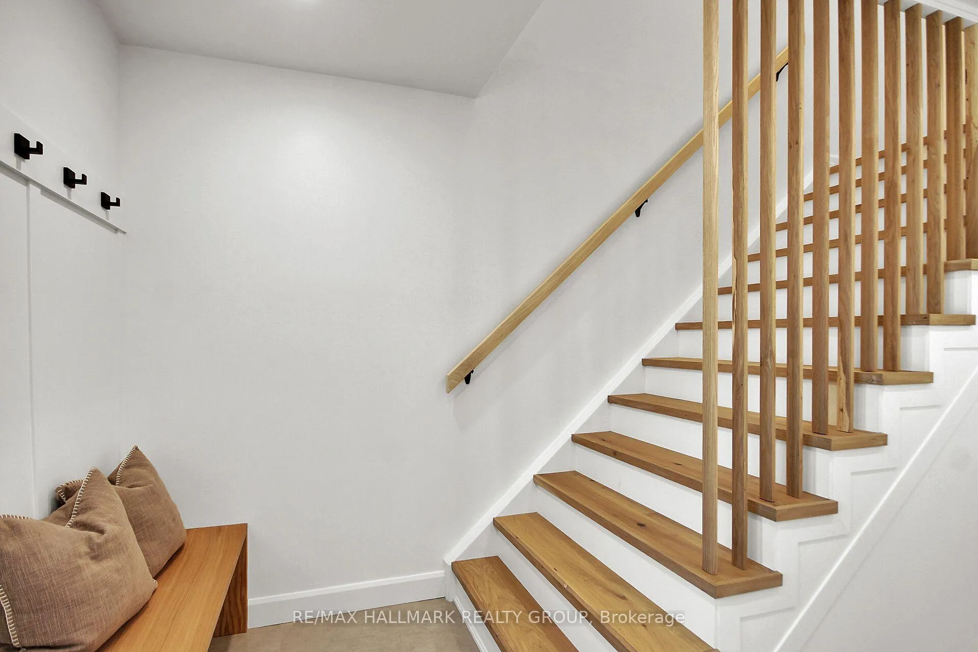 Photo 4 of 26 Raftus Square, Ottawa, Barrhaven - Pheasant Run — HOMEH