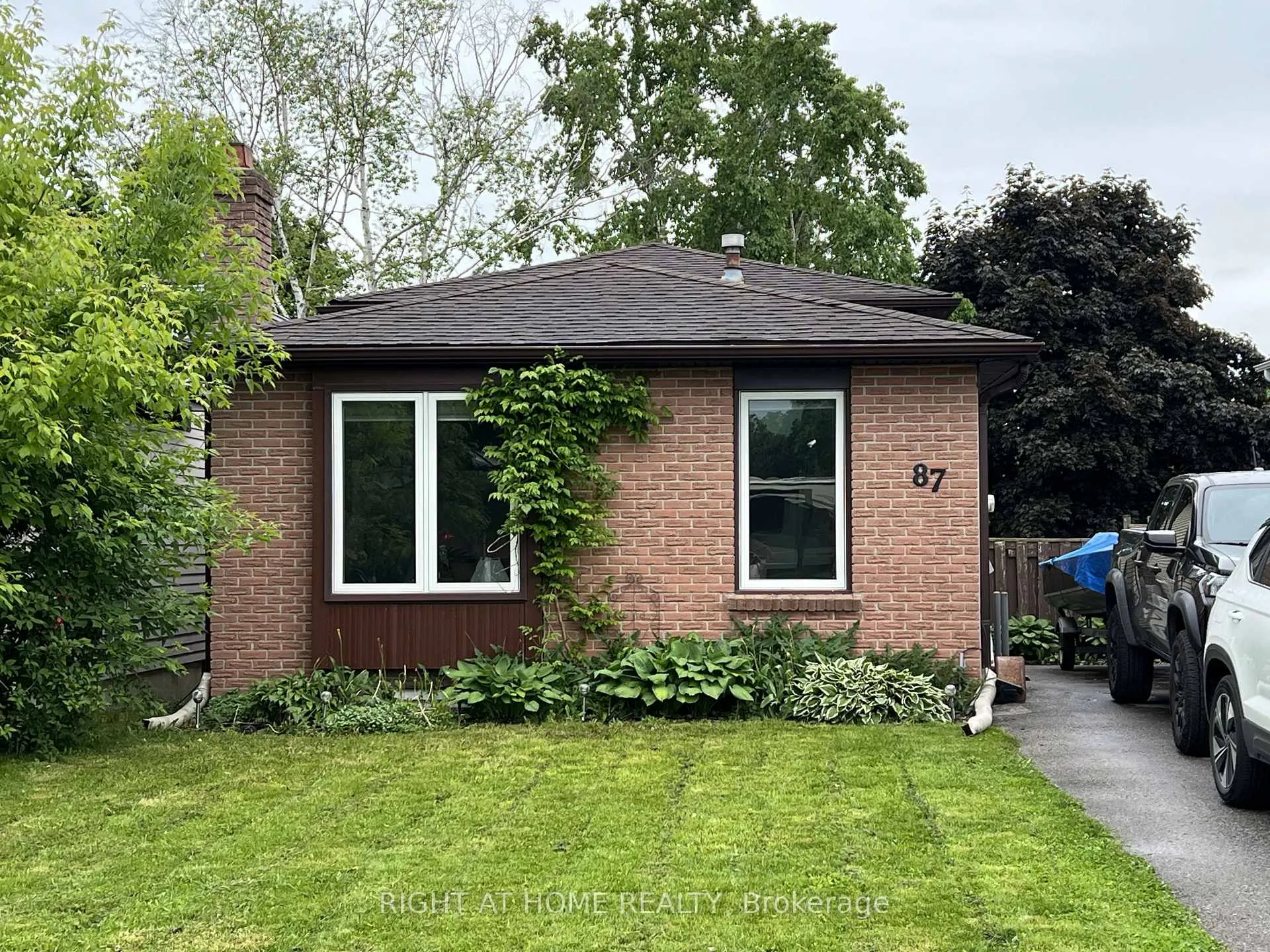 Photo 1 of Unit Walkout Basement, 87 Barrett Crescent, Barrie, Letitia Heights — HOMEH
