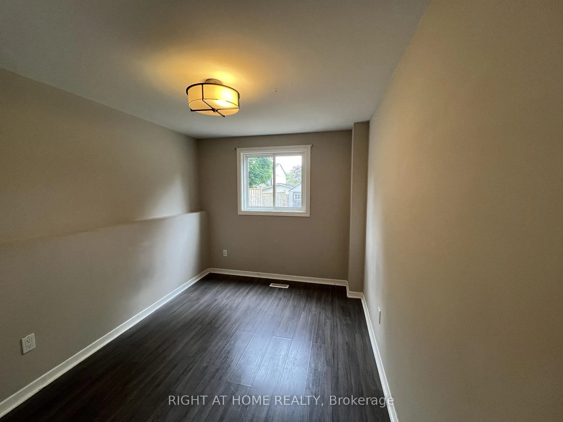 Photo 6 of Unit Walkout Basement, 87 Barrett Crescent, Barrie, Letitia Heights — HOMEH