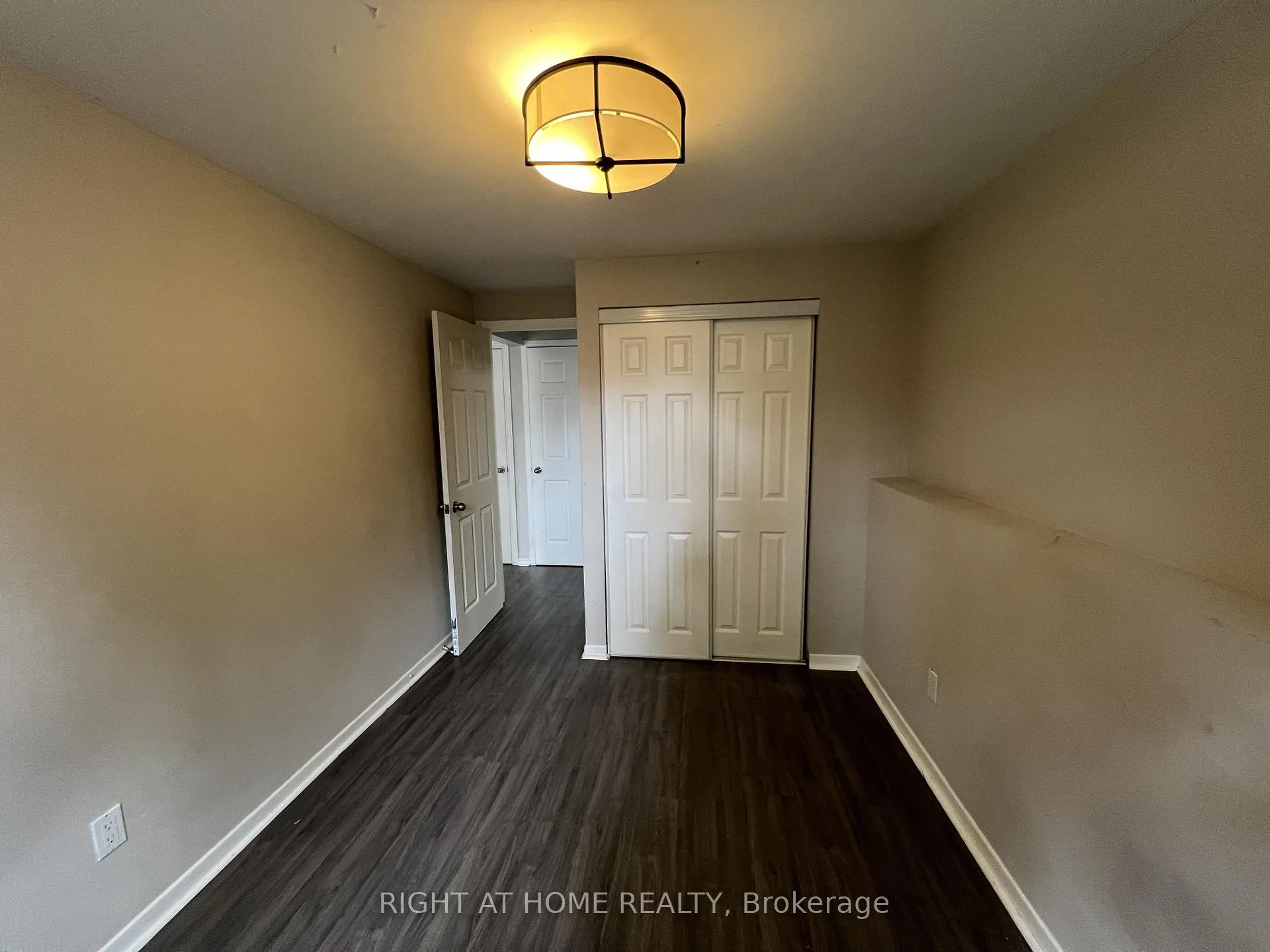 Photo 7 of Unit Walkout Basement, 87 Barrett Crescent, Barrie, Letitia Heights — HOMEH