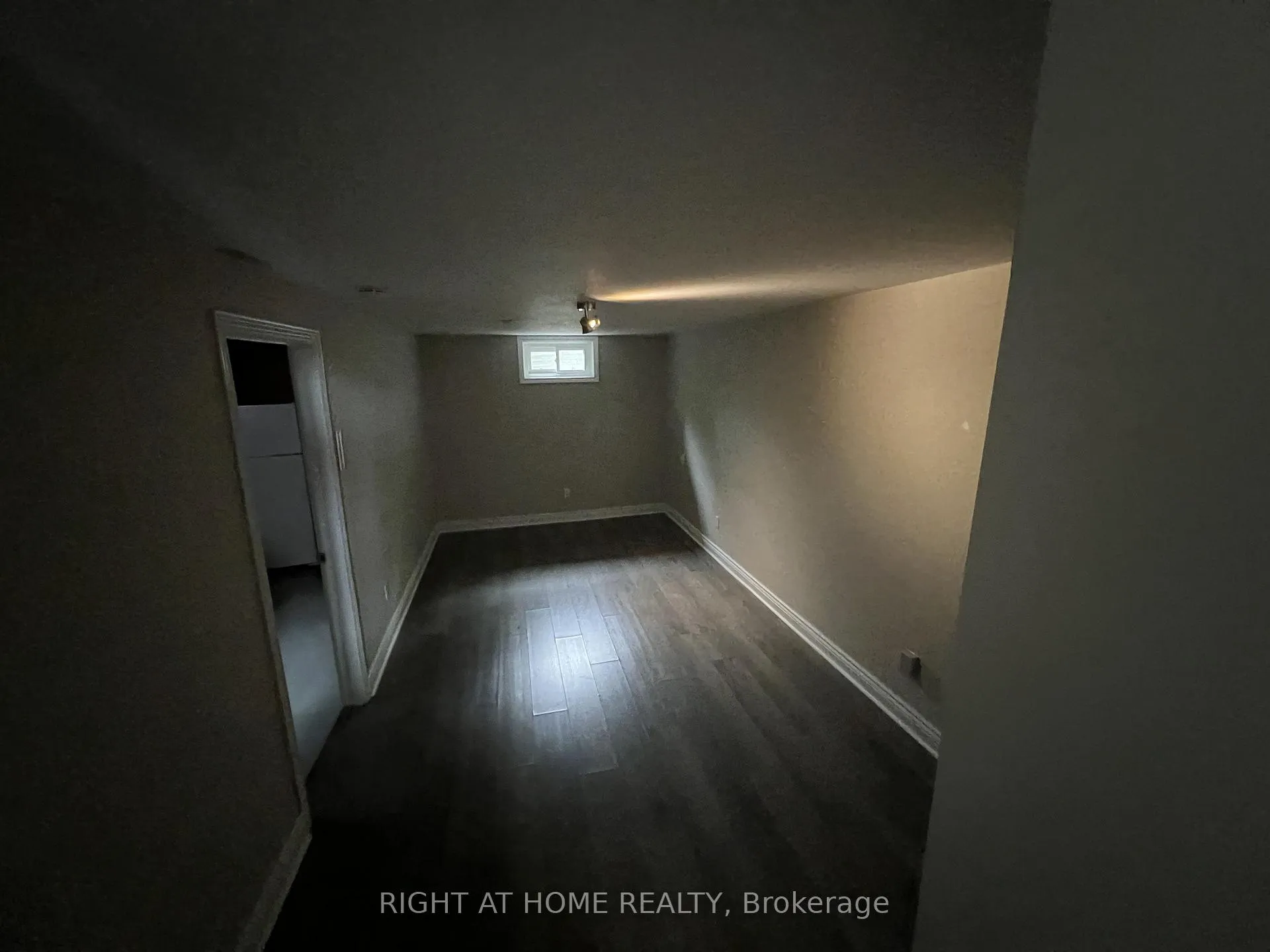 Photo 9 of Unit Walkout Basement, 87 Barrett Crescent, Barrie, Letitia Heights — HOMEH