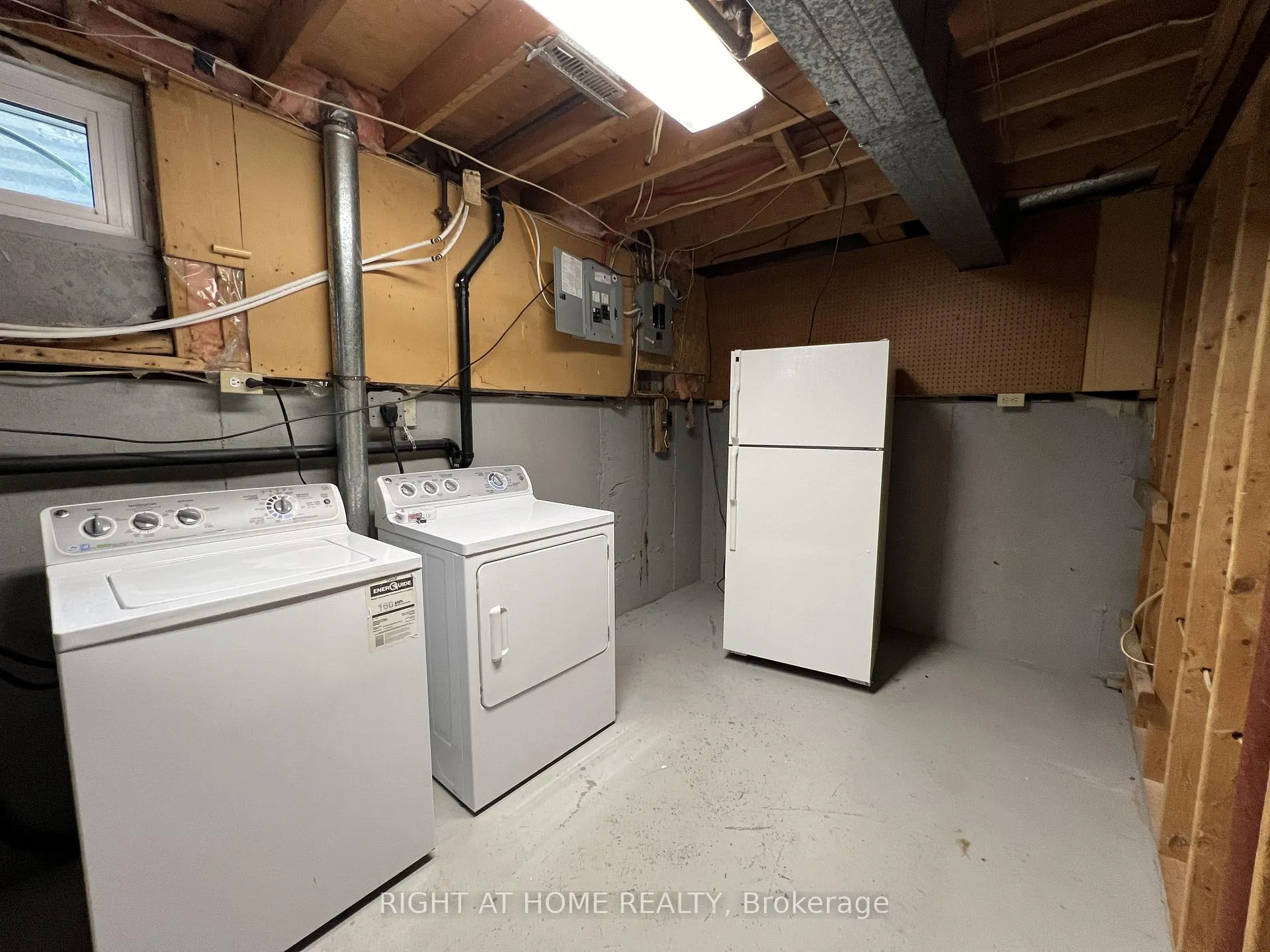 Photo 11 of Unit Walkout Basement, 87 Barrett Crescent, Barrie, Letitia Heights — HOMEH