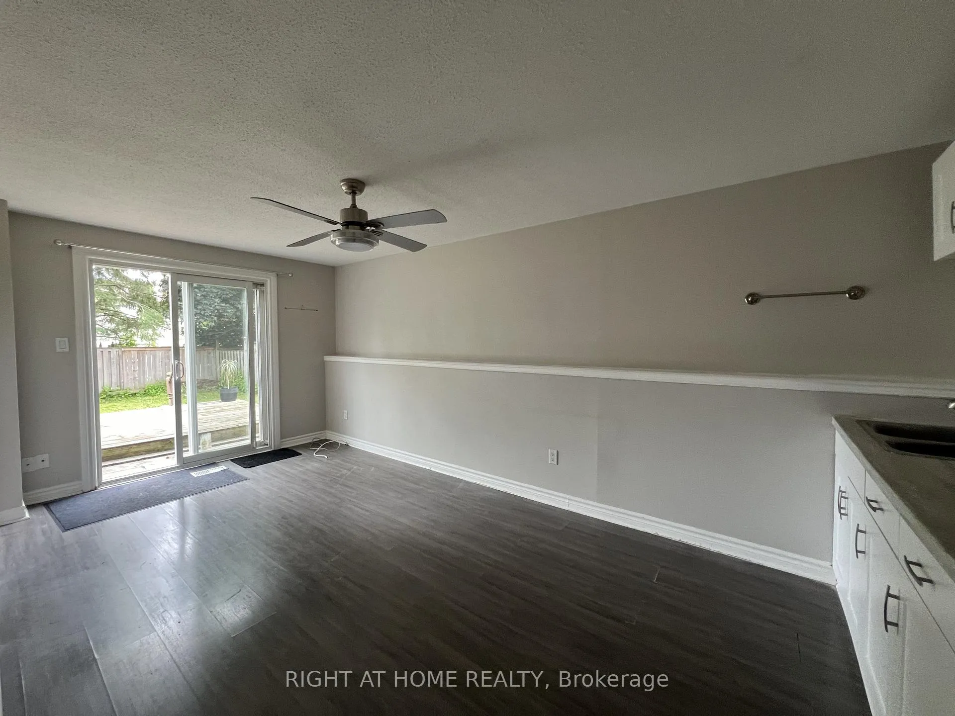 Photo 12 of Unit Walkout Basement, 87 Barrett Crescent, Barrie, Letitia Heights — HOMEH