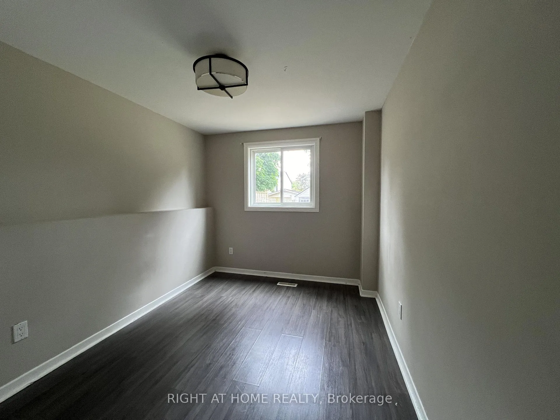 Photo 13 of Unit Walkout Basement, 87 Barrett Crescent, Barrie, Letitia Heights — HOMEH