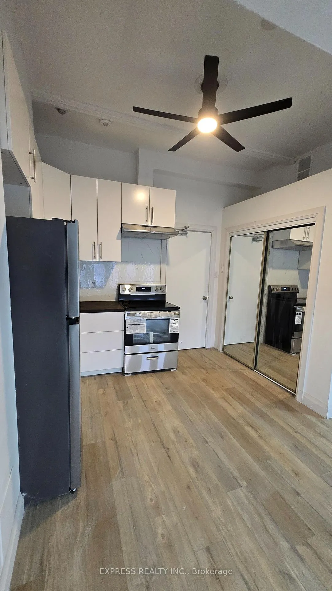 Photo 5 of Unit 304, 252 James Street S, Hamilton, Durand — HOMEH