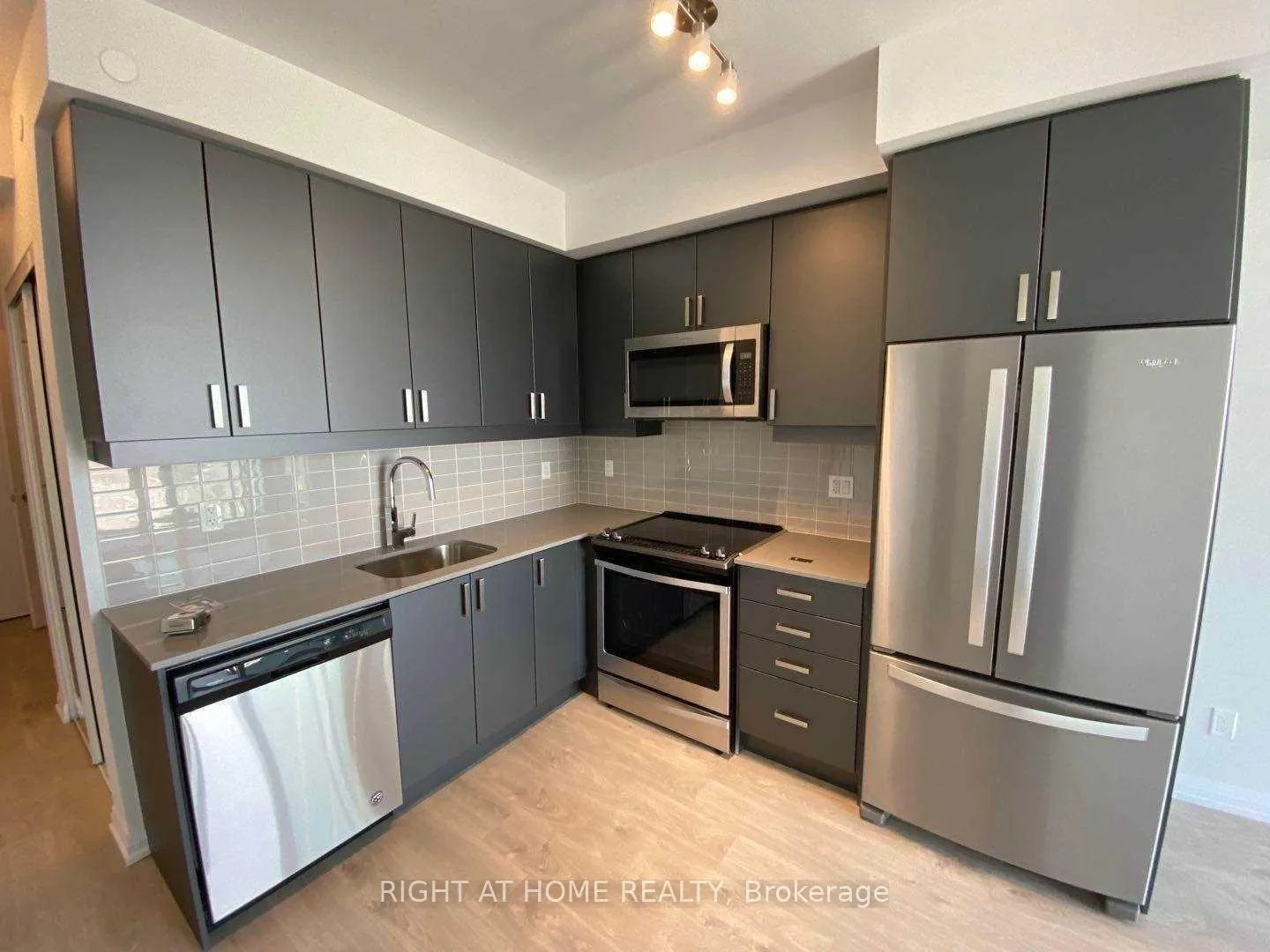 Photo 2 of Unit 2302, 7895 Jane Street, Vaughan, Concord — HOMEH