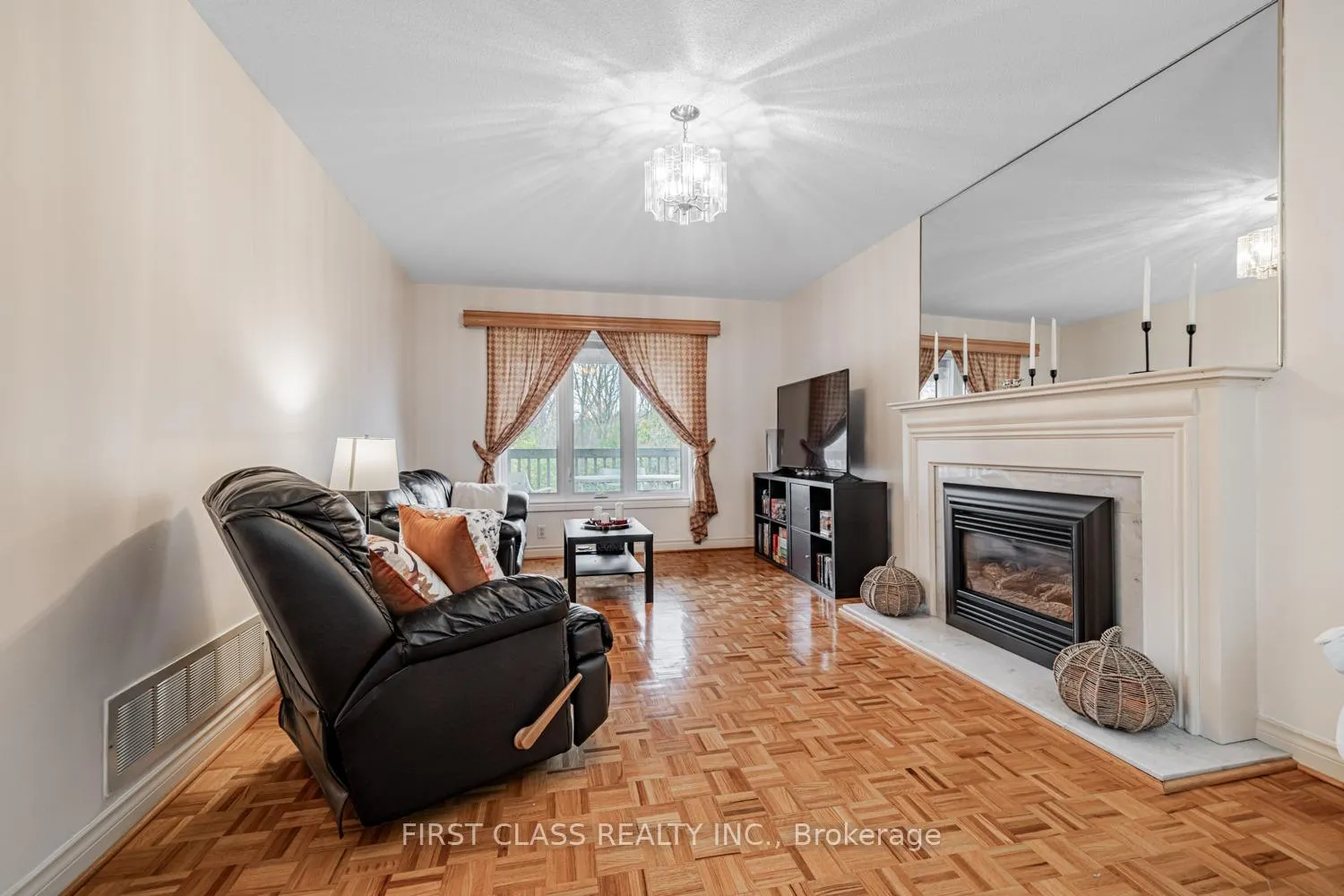 Photo 10 of 220 Timpson Drive, Aurora, Aurora Highlands — HOMEH