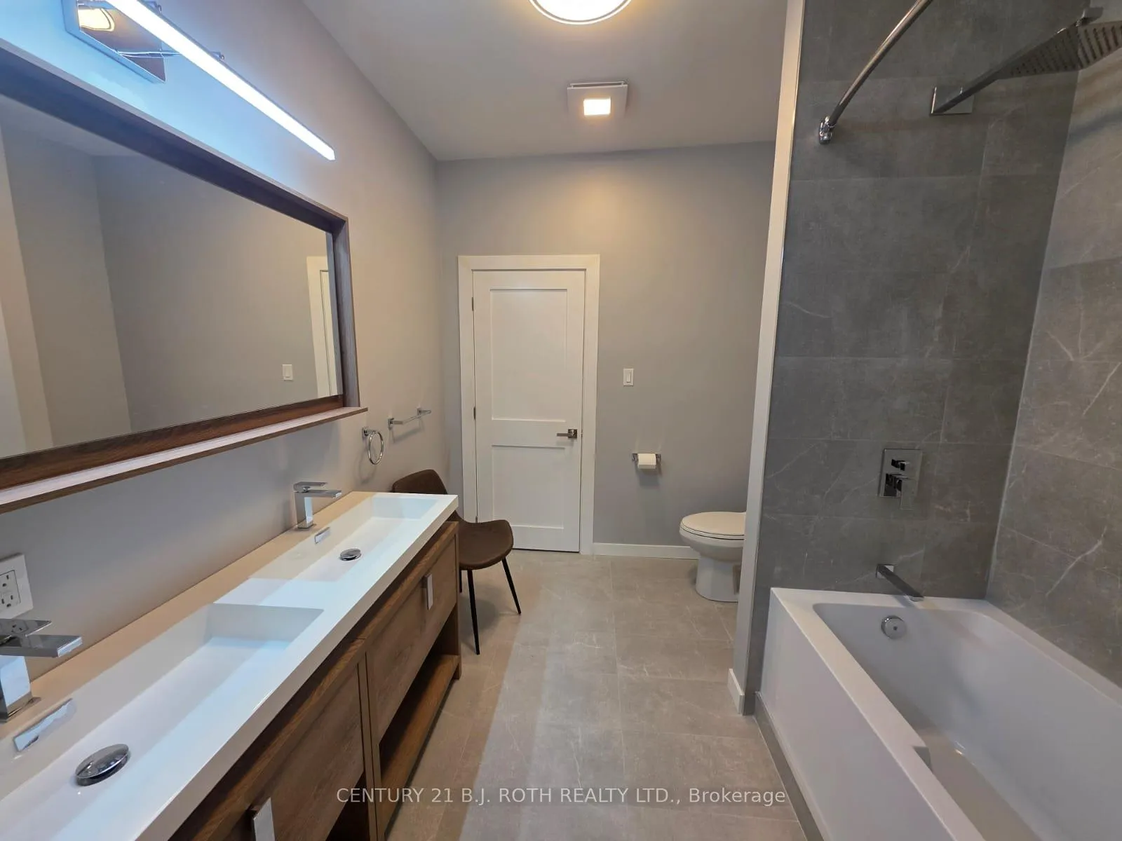 Photo 3 of Unit 2, 82 Albert Street N, Orillia — HOMEH