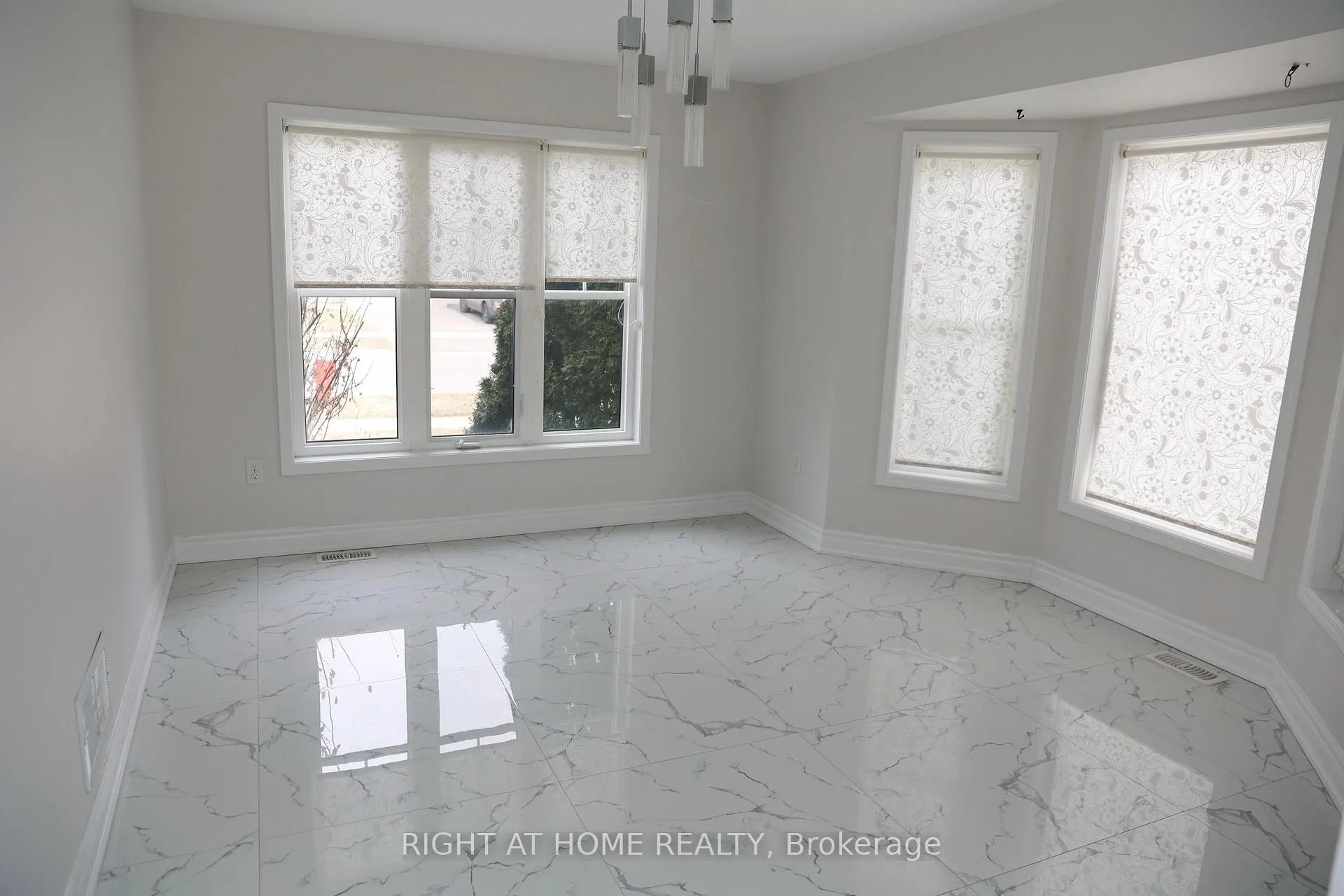 Photo 8 of 76 Bevington Road, Brampton, Northwest Brampton — HOMEH