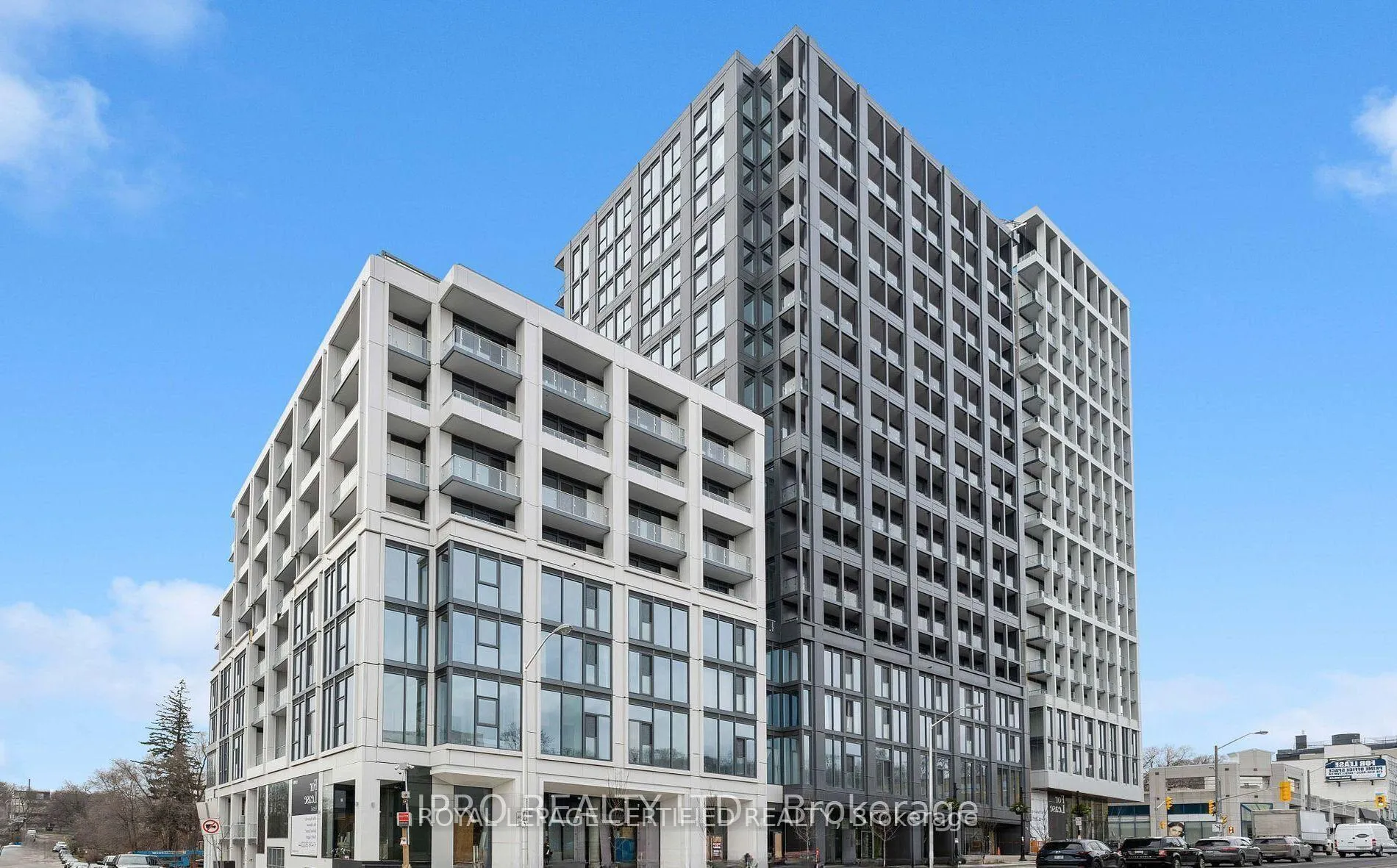 Front of Unit 919, 2020 Bathurst Street