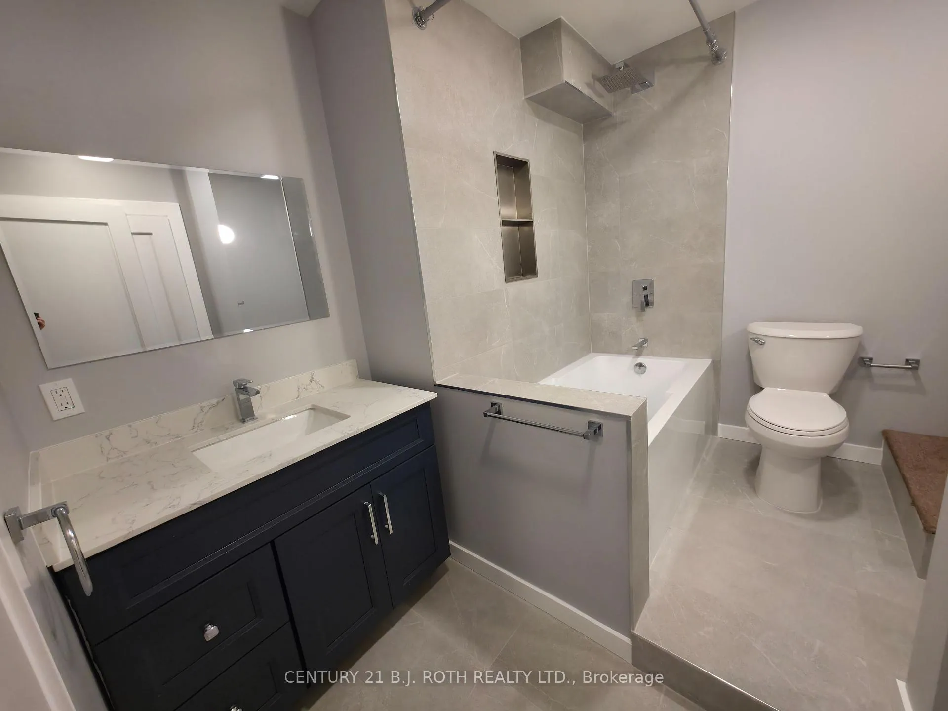 Photo 3 of Unit 6, 82 Albert Street N, Orillia — HOMEH