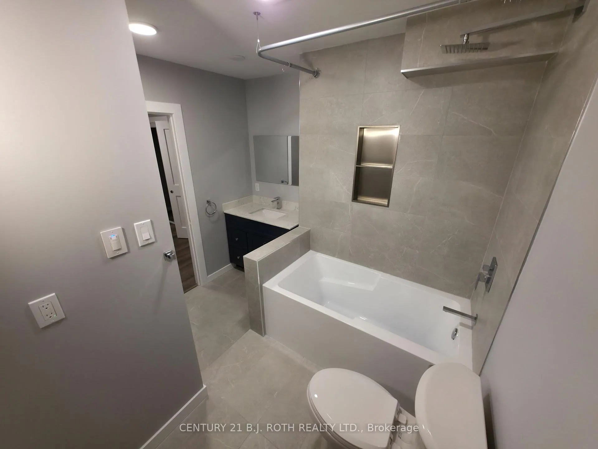 Photo 7 of Unit 6, 82 Albert Street N, Orillia — HOMEH