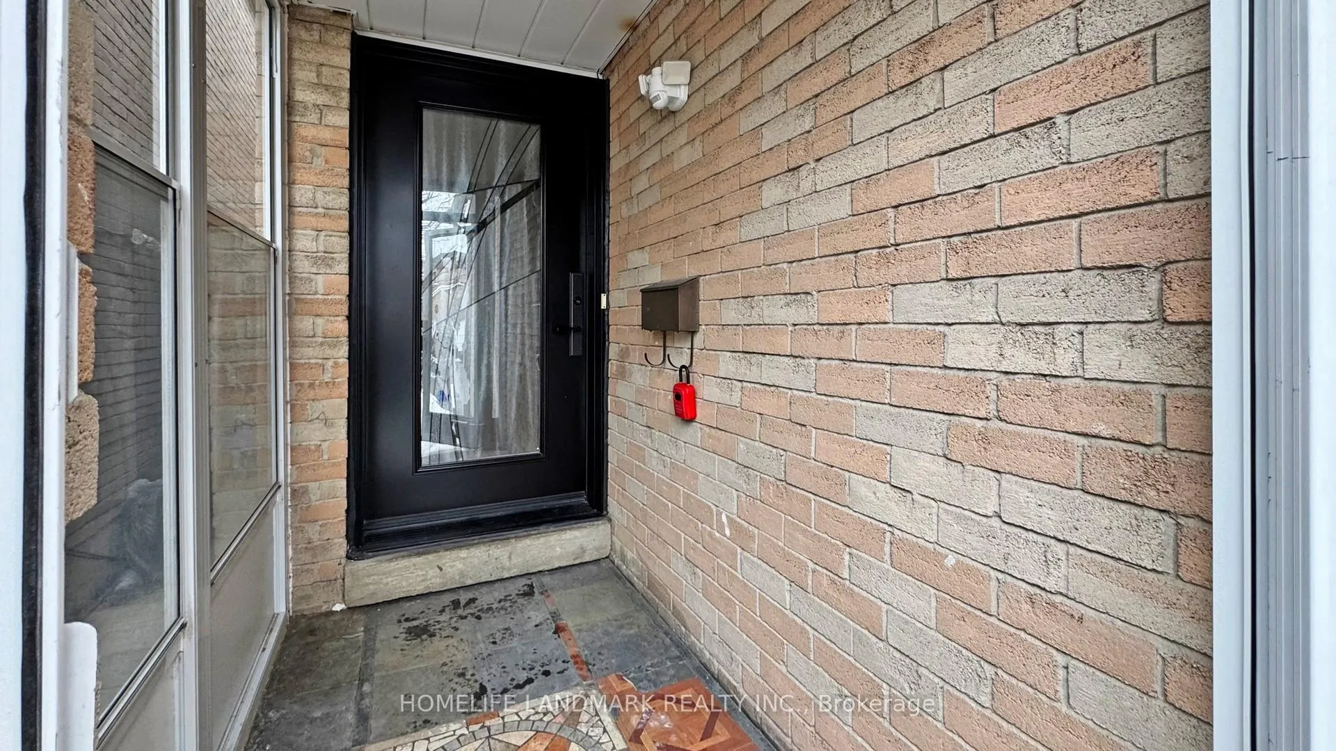 Photo 2 of 121 Digby Crescent, Markham, Milliken Mills East — HOMEH