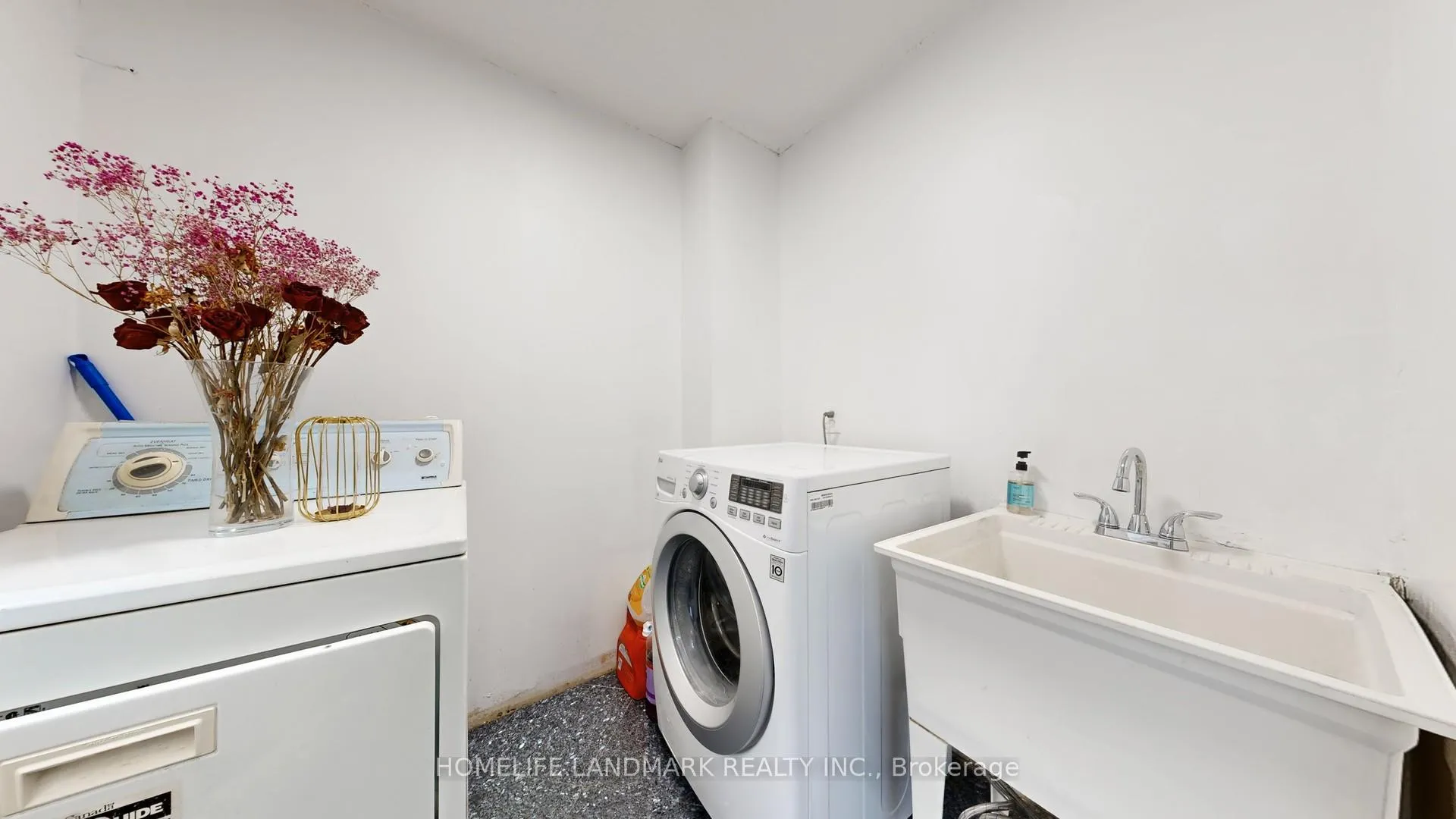 Photo 20 of 121 Digby Crescent, Markham, Milliken Mills East — HOMEH
