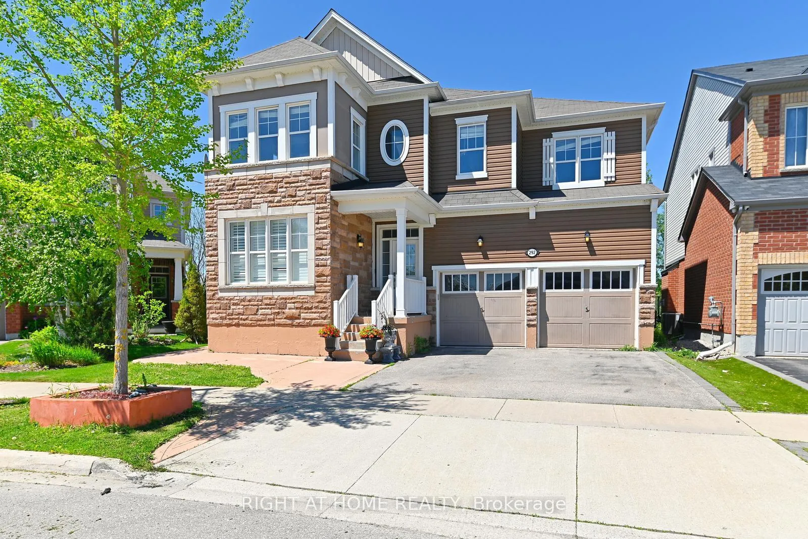 Photo 2 of 292 Falling Green Crescent, Kitchener, Trussler — HOMEH