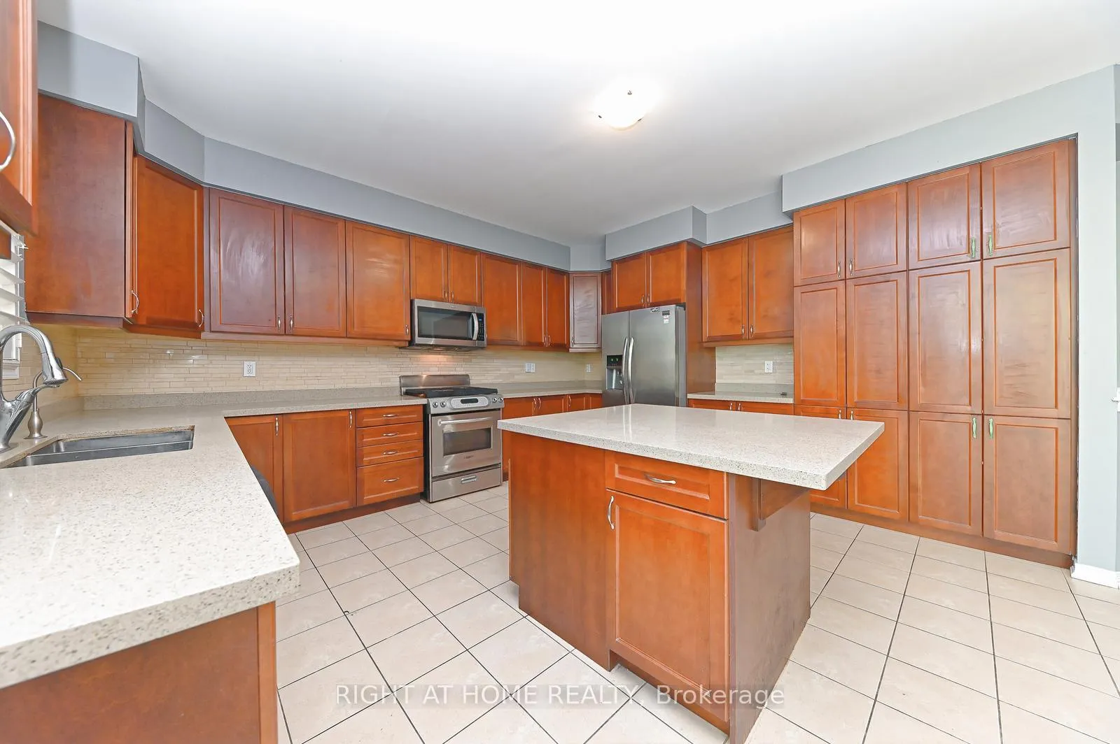 Photo 6 of 292 Falling Green Crescent, Kitchener, Trussler — HOMEH