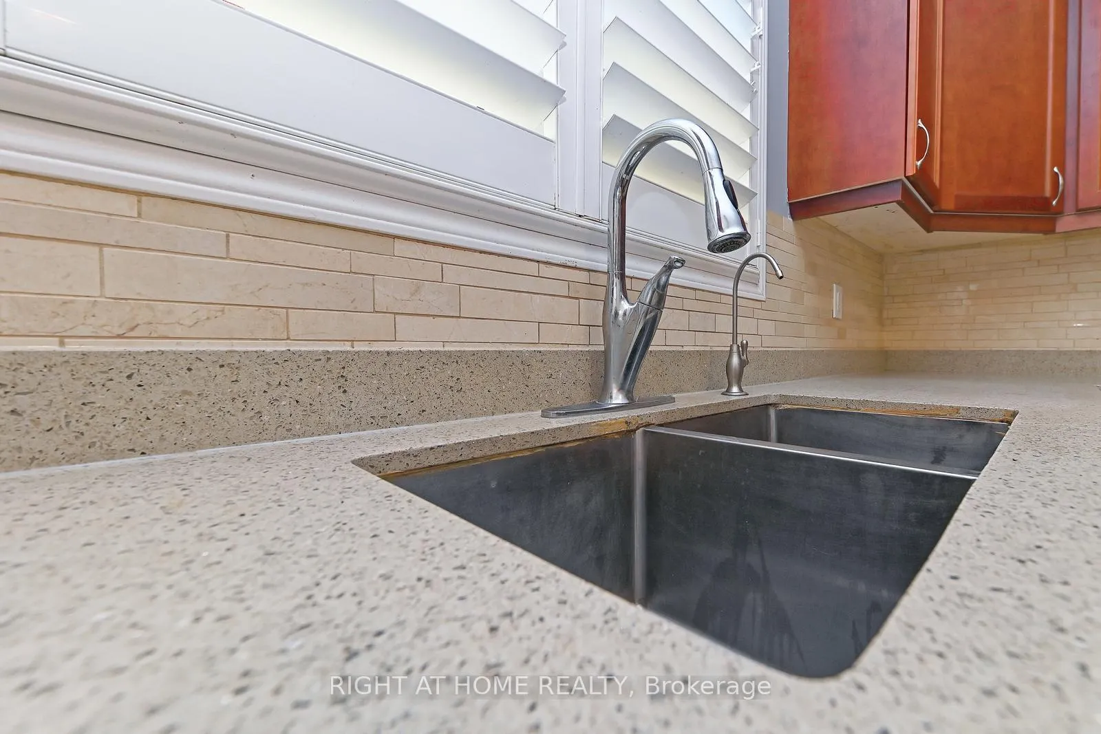 Photo 7 of 292 Falling Green Crescent, Kitchener, Trussler — HOMEH