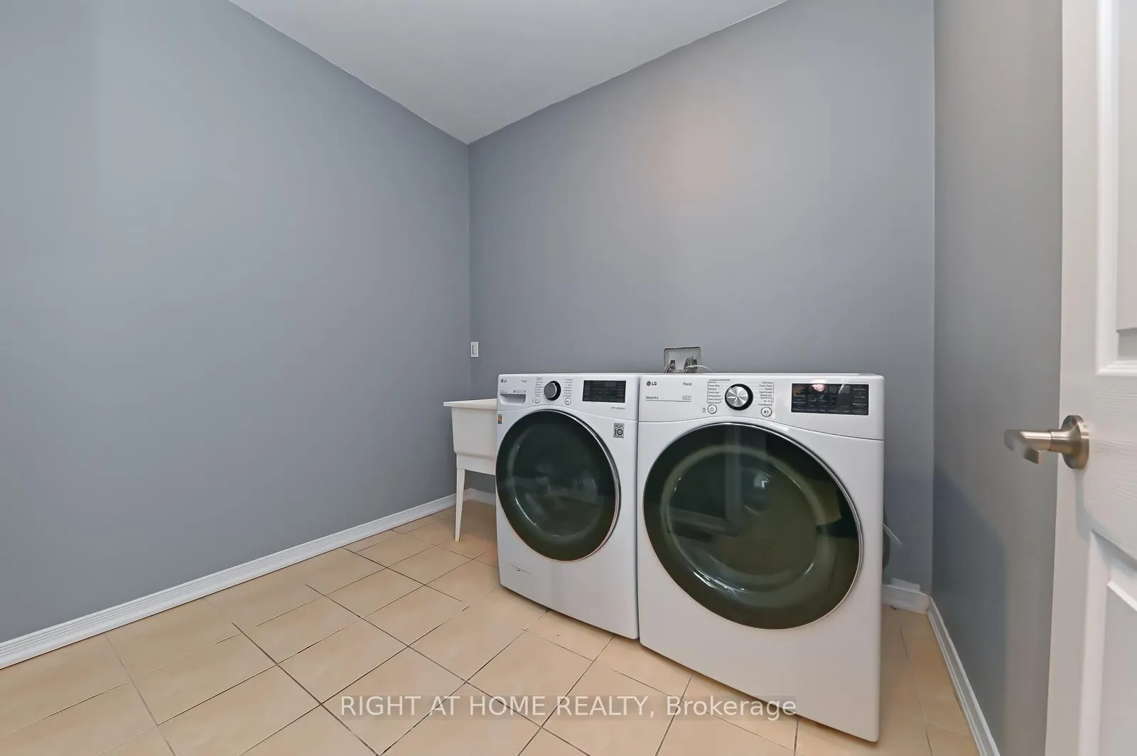 Photo 13 of 292 Falling Green Crescent, Kitchener, Trussler — HOMEH