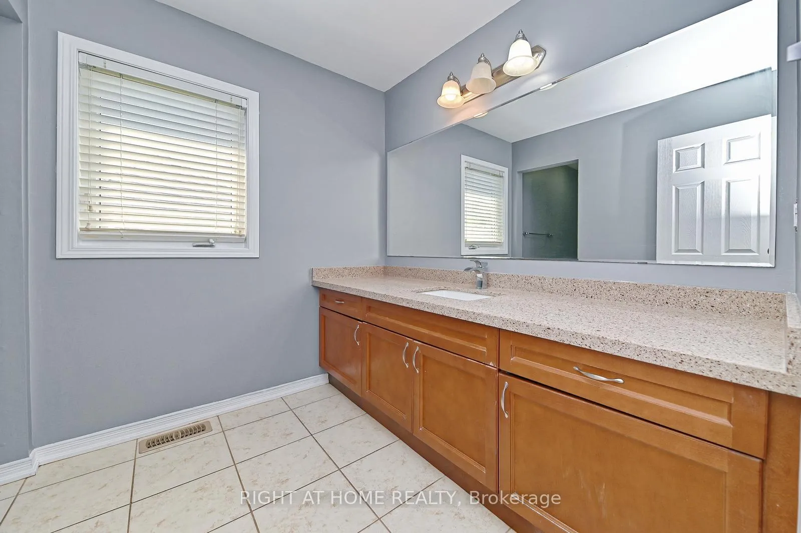 Photo 17 of 292 Falling Green Crescent, Kitchener, Trussler — HOMEH