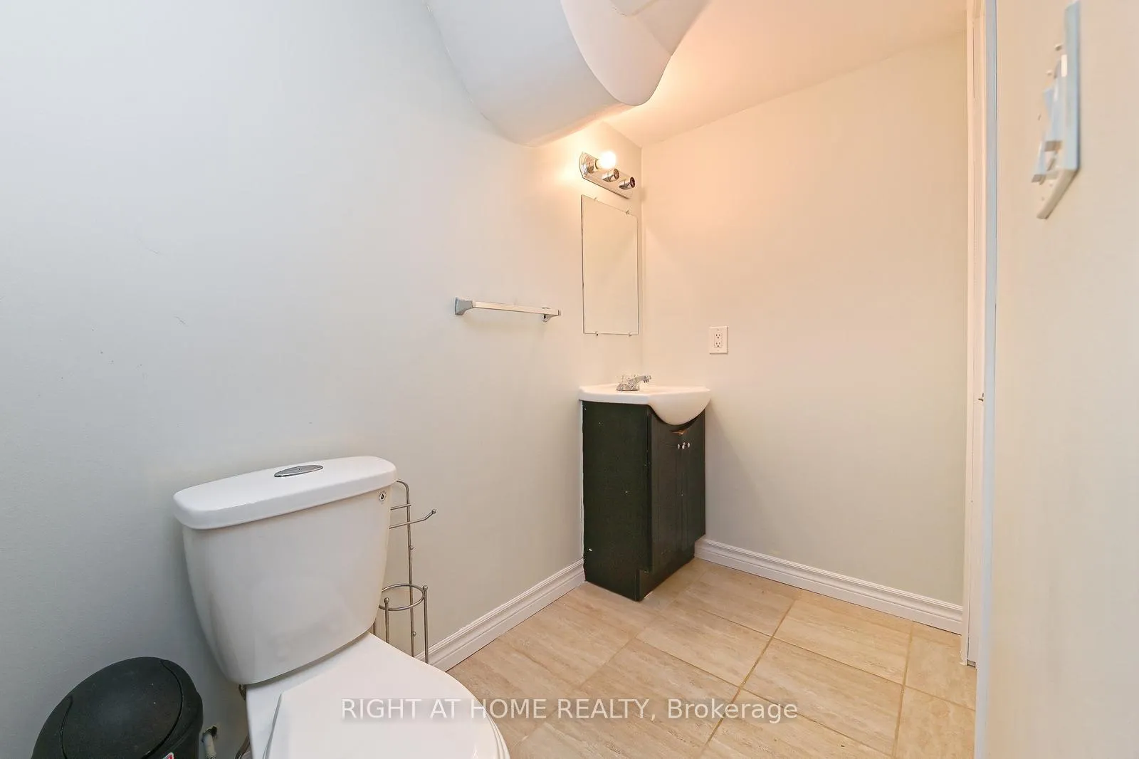 Photo 33 of 292 Falling Green Crescent, Kitchener, Trussler — HOMEH