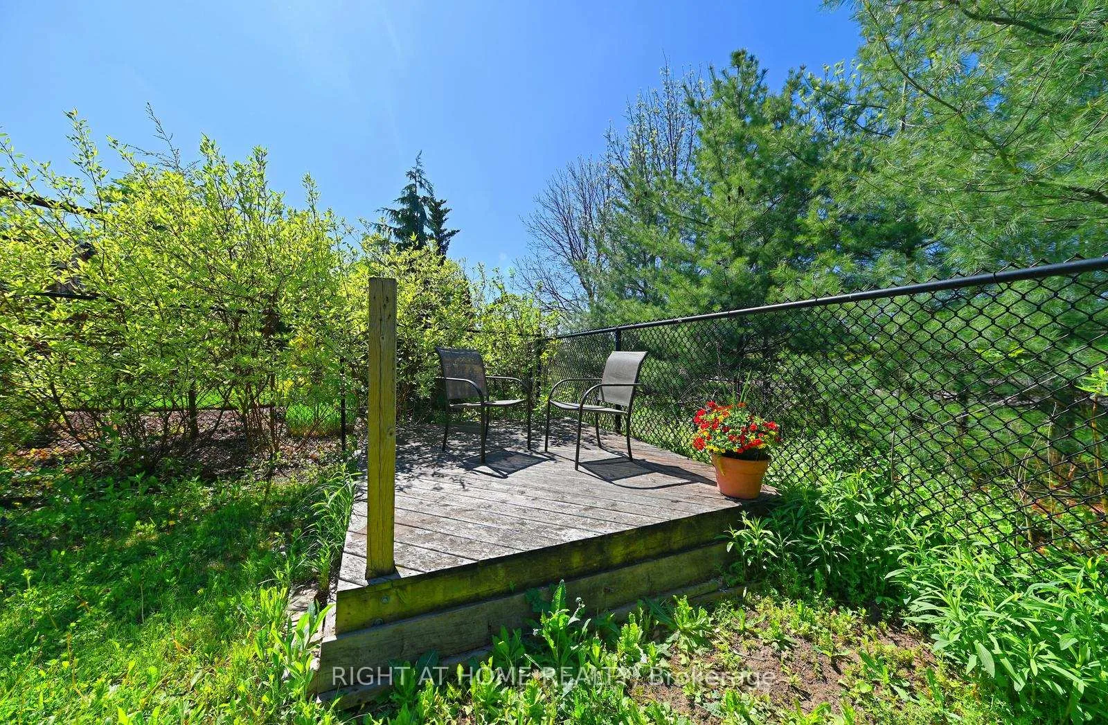 Photo 37 of 292 Falling Green Crescent, Kitchener, Trussler — HOMEH