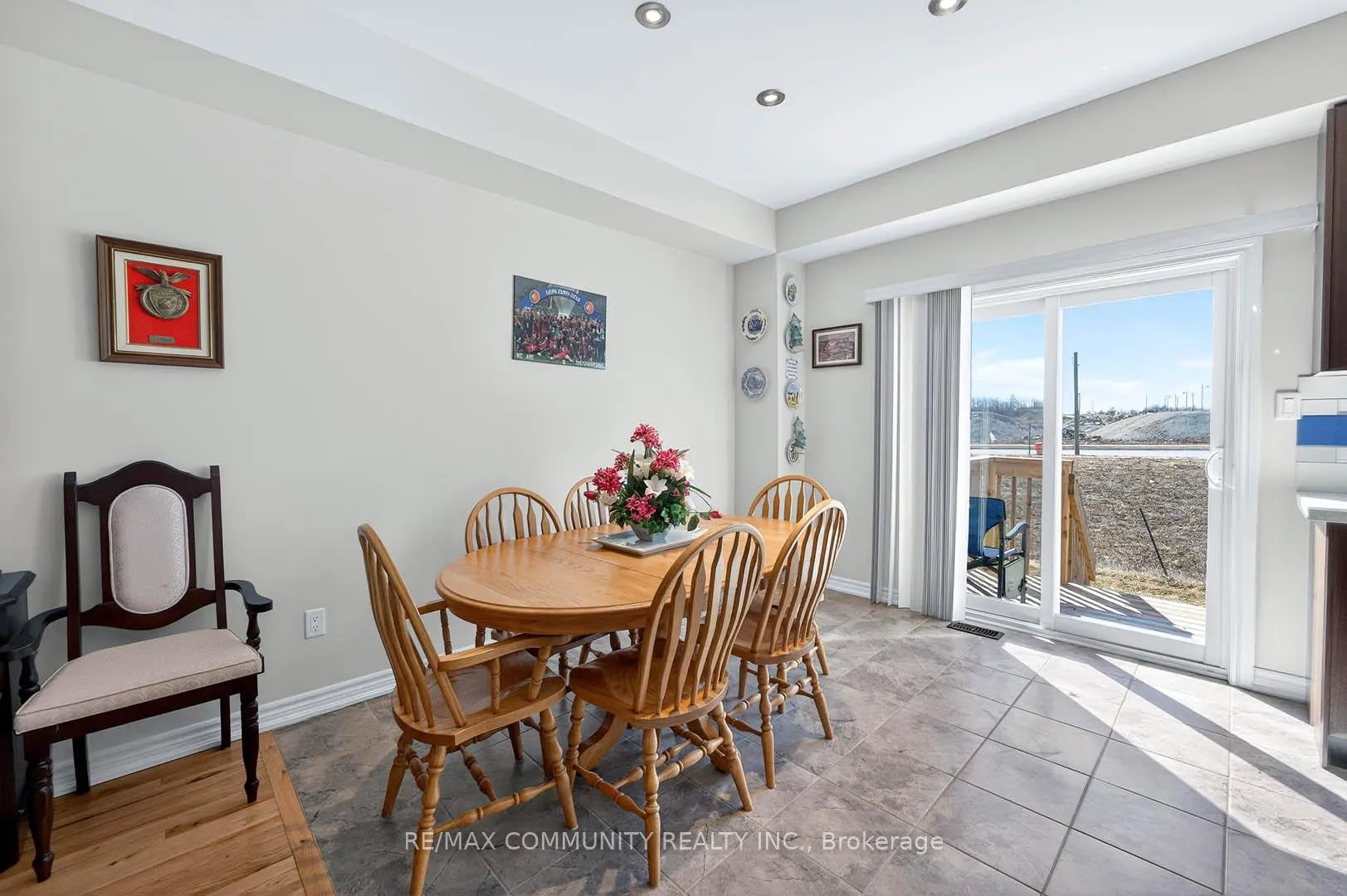 Photo 4 of 1228 Peelar Crescent, Innisfil, Lefroy — HOMEH