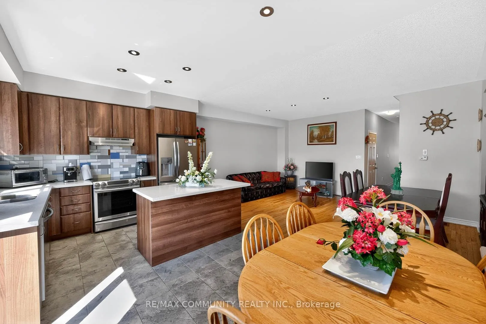 Photo 5 of 1228 Peelar Crescent, Innisfil, Lefroy — HOMEH
