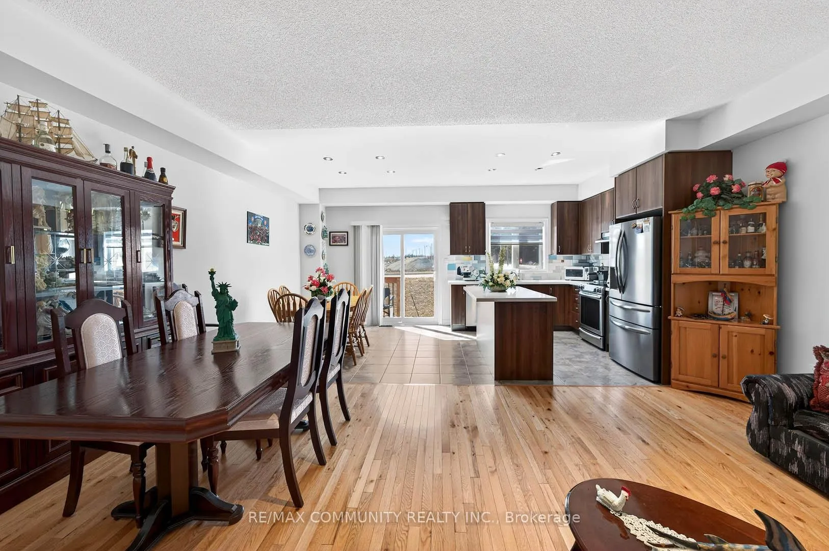 Photo 6 of 1228 Peelar Crescent, Innisfil, Lefroy — HOMEH
