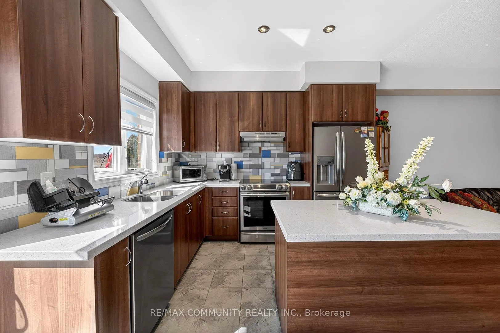Photo 12 of 1228 Peelar Crescent, Innisfil, Lefroy — HOMEH