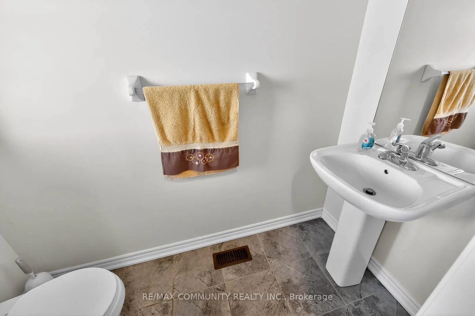 Photo 26 of 1228 Peelar Crescent, Innisfil, Lefroy — HOMEH