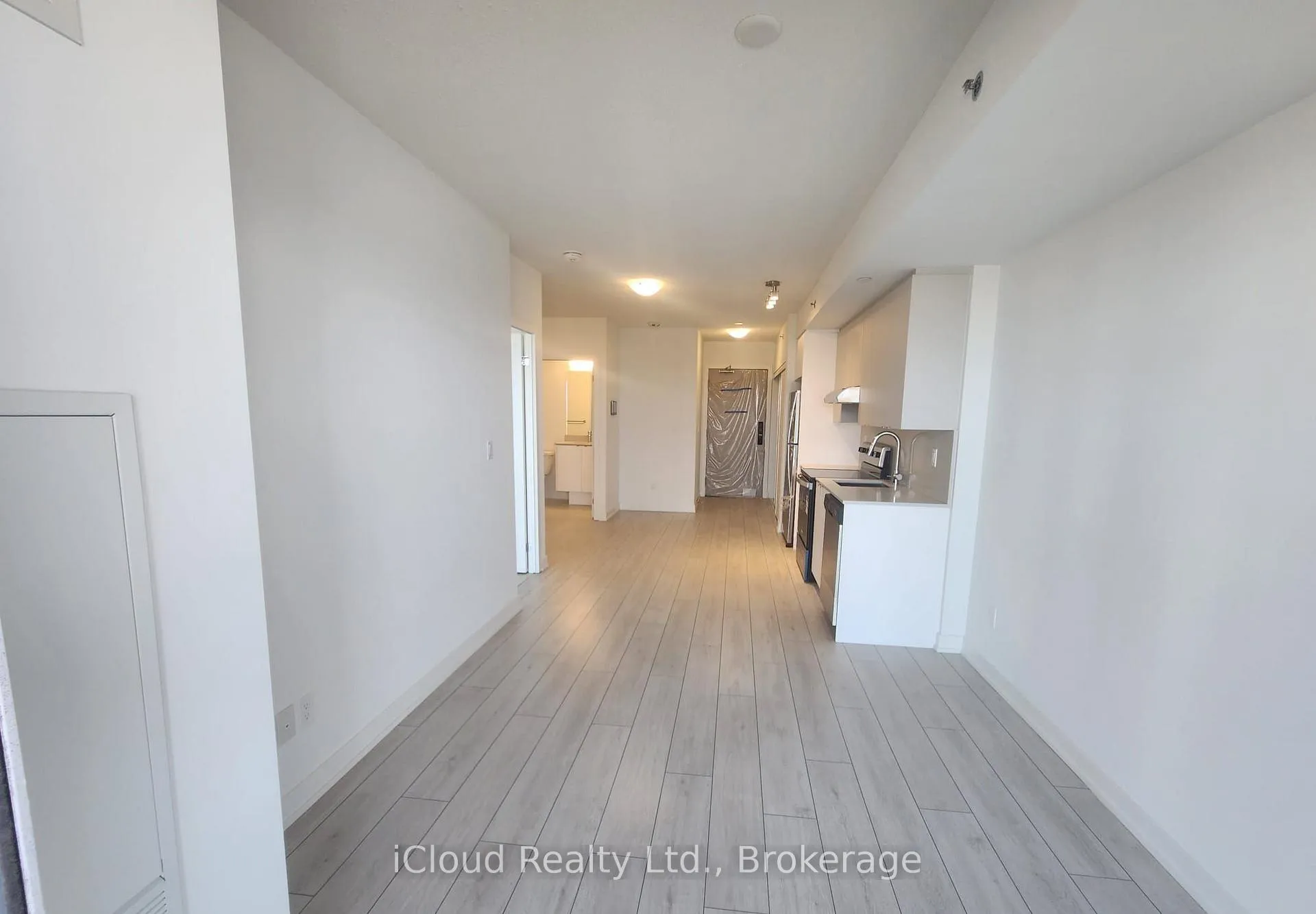 Photo 5 of Unit B304, 3200 Dakota Common, Burlington, Alton — HOMEH