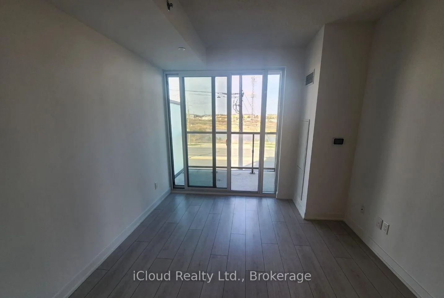 Photo 6 of Unit B304, 3200 Dakota Common, Burlington, Alton — HOMEH