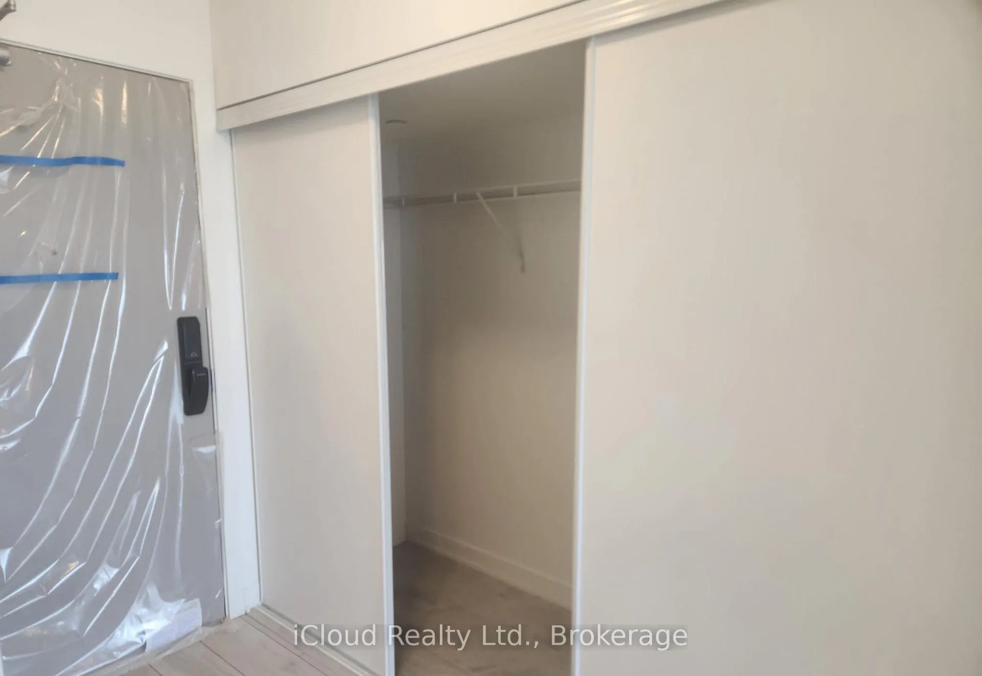 Photo 7 of Unit B304, 3200 Dakota Common, Burlington, Alton — HOMEH