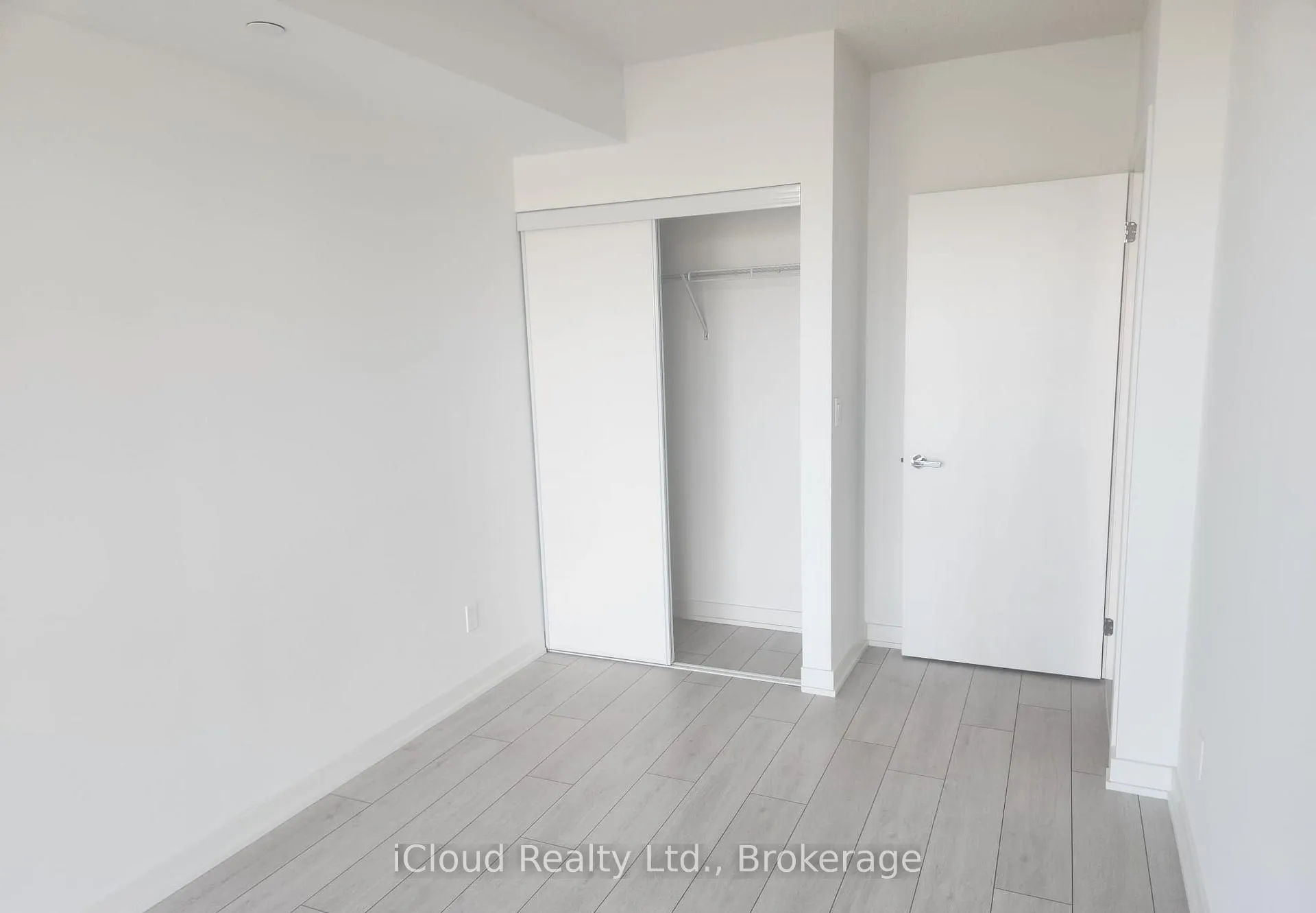 Photo 8 of Unit B304, 3200 Dakota Common, Burlington, Alton — HOMEH