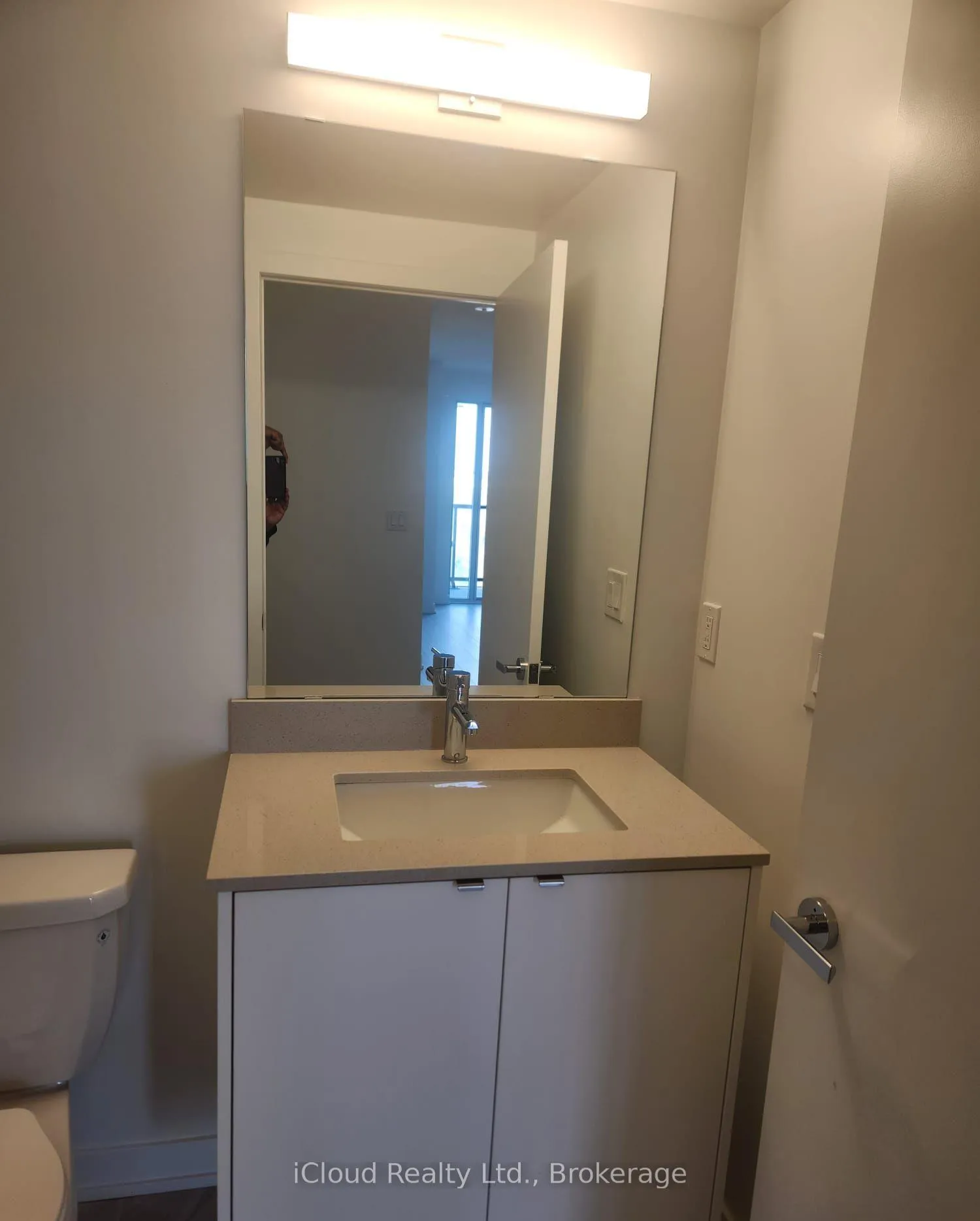 Photo 9 of Unit B304, 3200 Dakota Common, Burlington, Alton — HOMEH