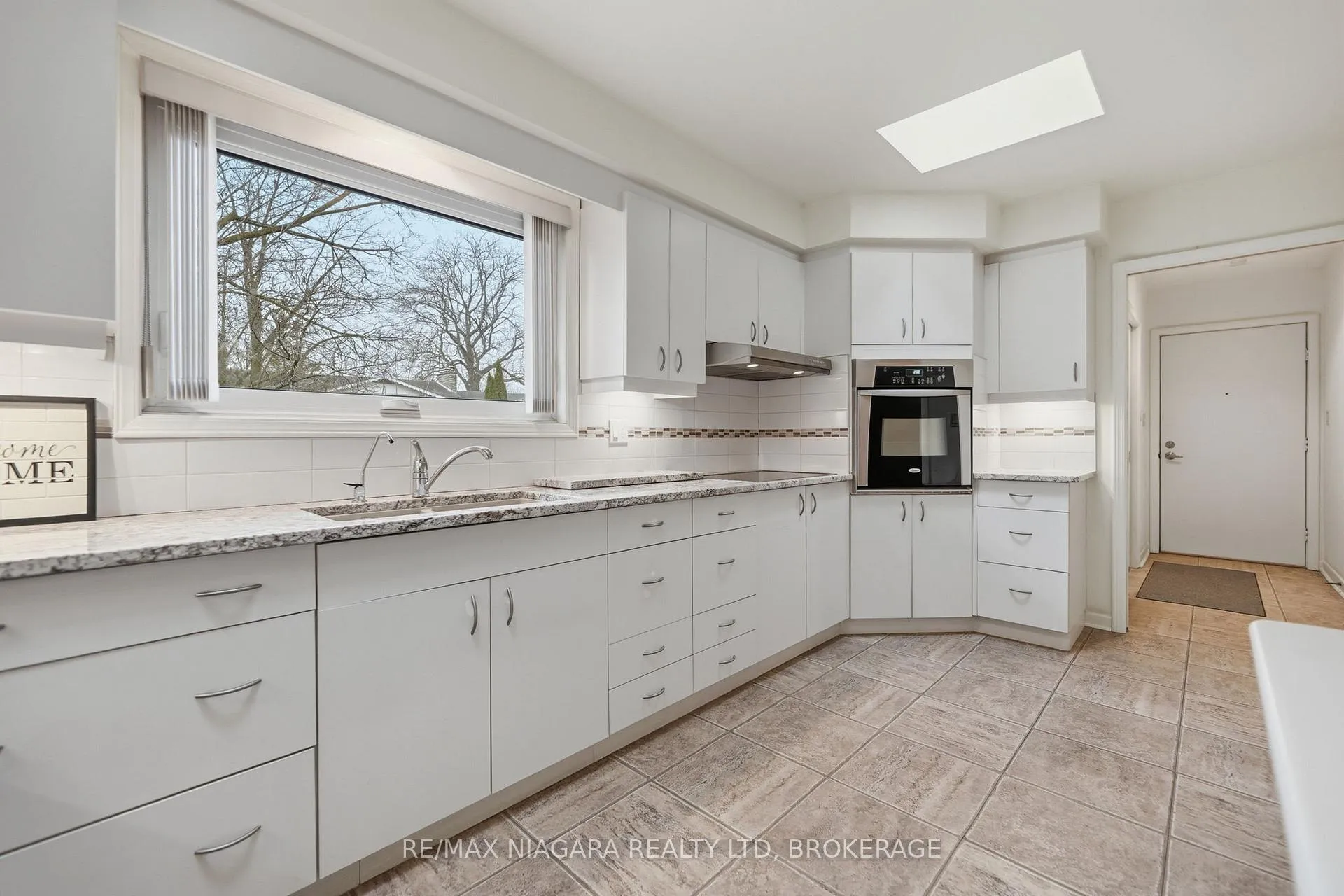 Photo 11 of 1 Springbank Drive, St. Catharines, Ridley — HOMEH