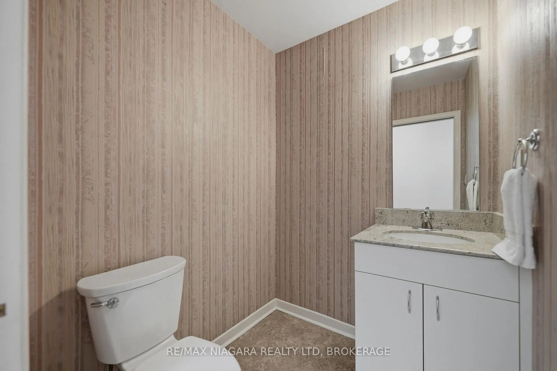 Photo 13 of 1 Springbank Drive, St. Catharines, Ridley — HOMEH