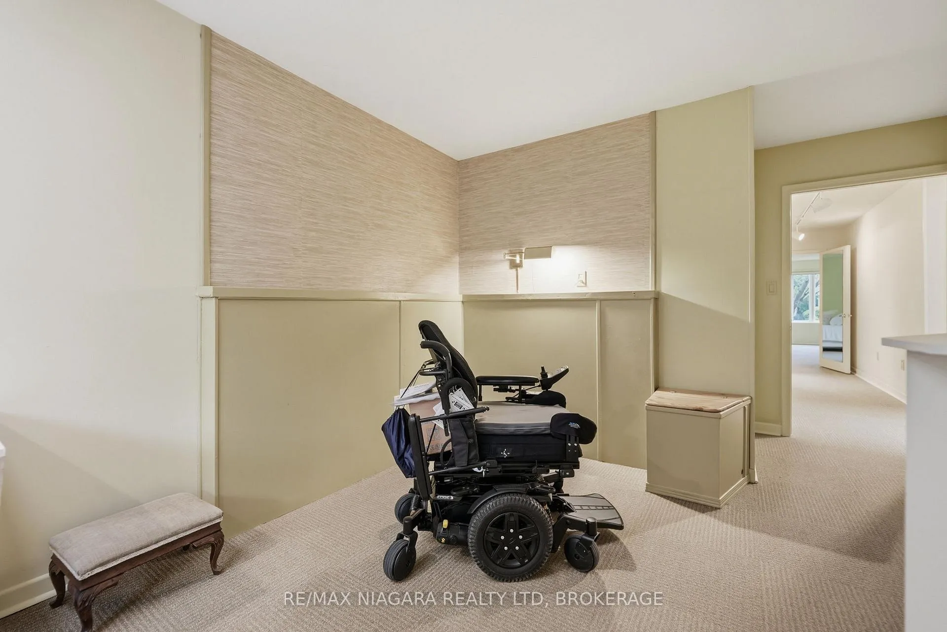 Photo 18 of 1 Springbank Drive, St. Catharines, Ridley — HOMEH