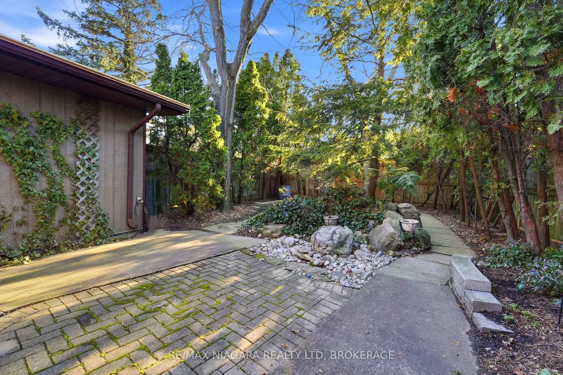 Photo 28 of 1 Springbank Drive, St. Catharines, Ridley — HOMEH