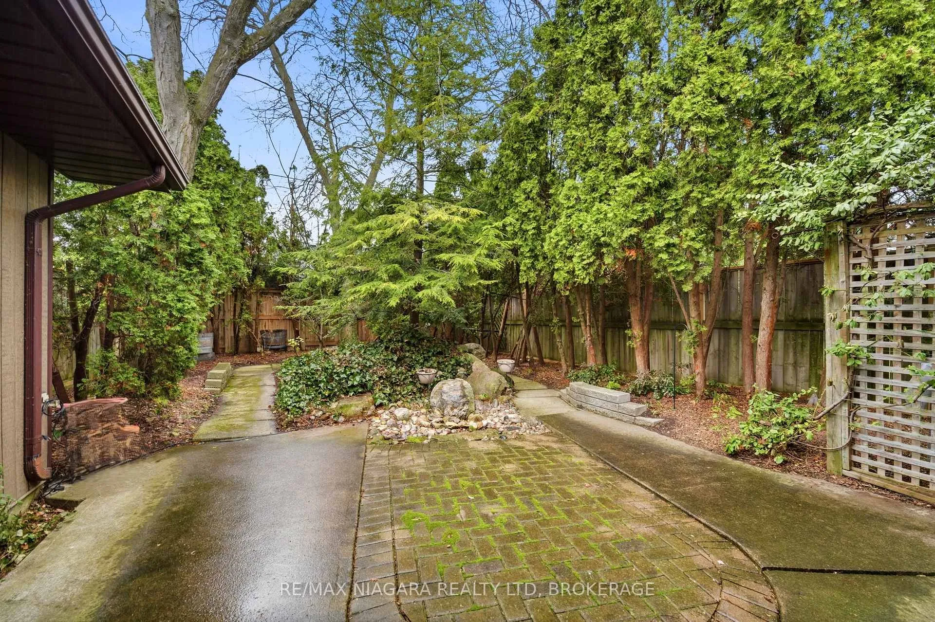 Photo 29 of 1 Springbank Drive, St. Catharines, Ridley — HOMEH